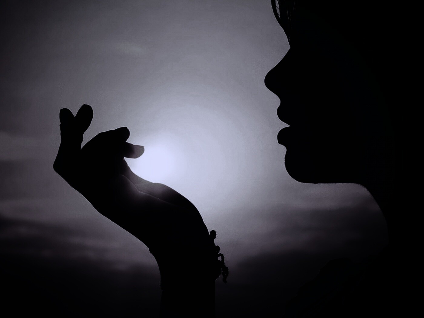 Солнце в ладони обои