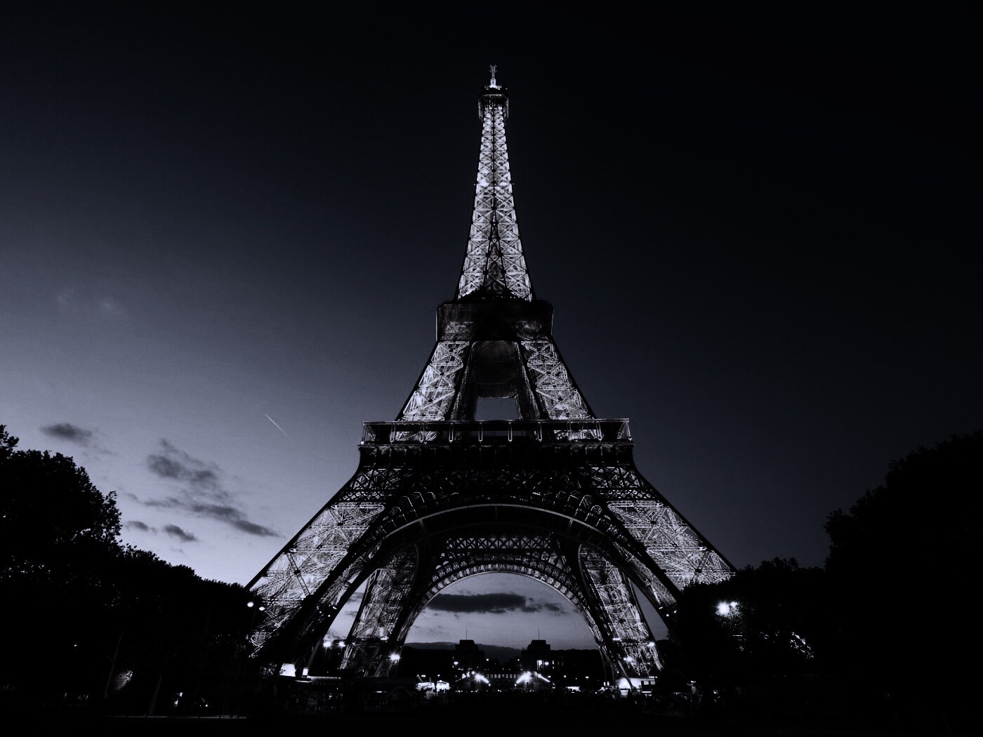 Светящаяся эйфелева башня обои