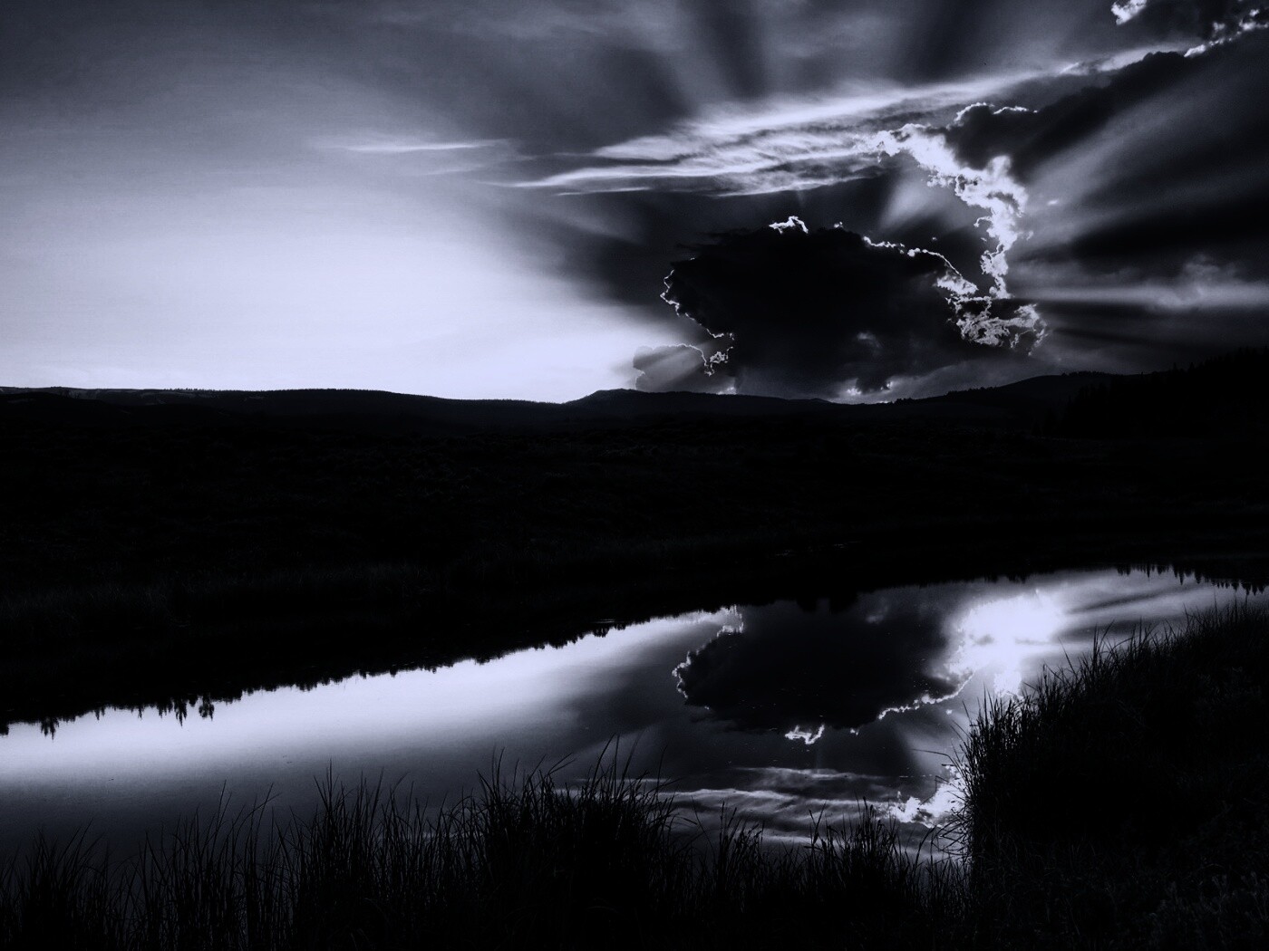 Облако над лугом обои