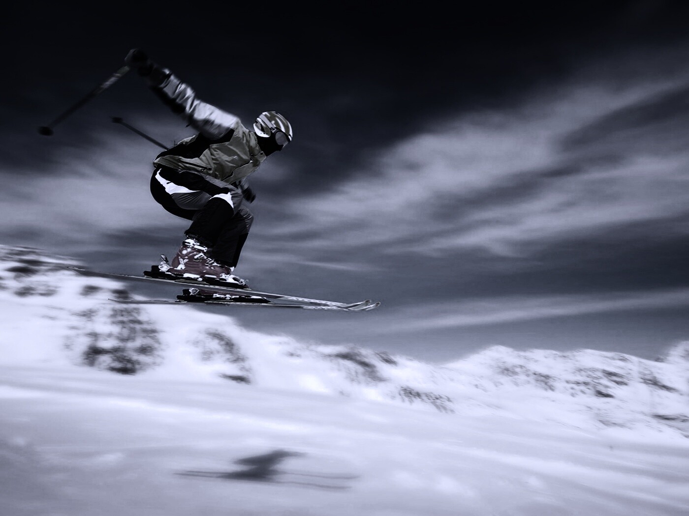 Лыжник в прыжке обои