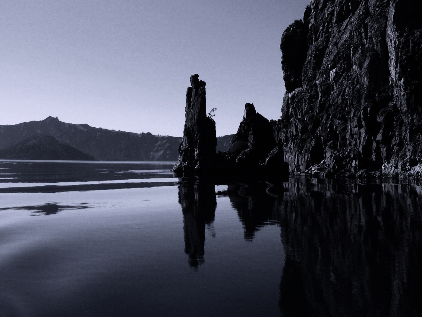 Скалистый берег обои