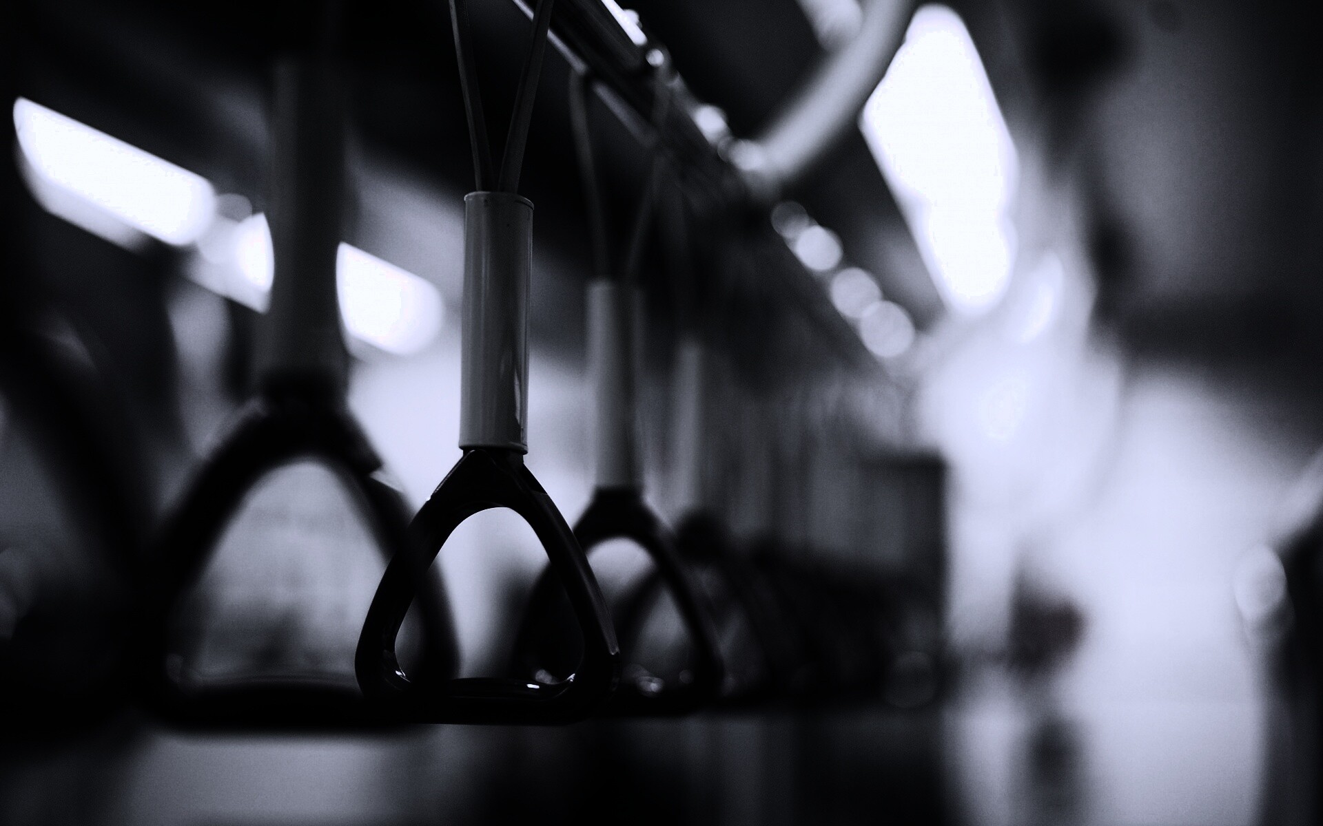 Поручни в метро обои