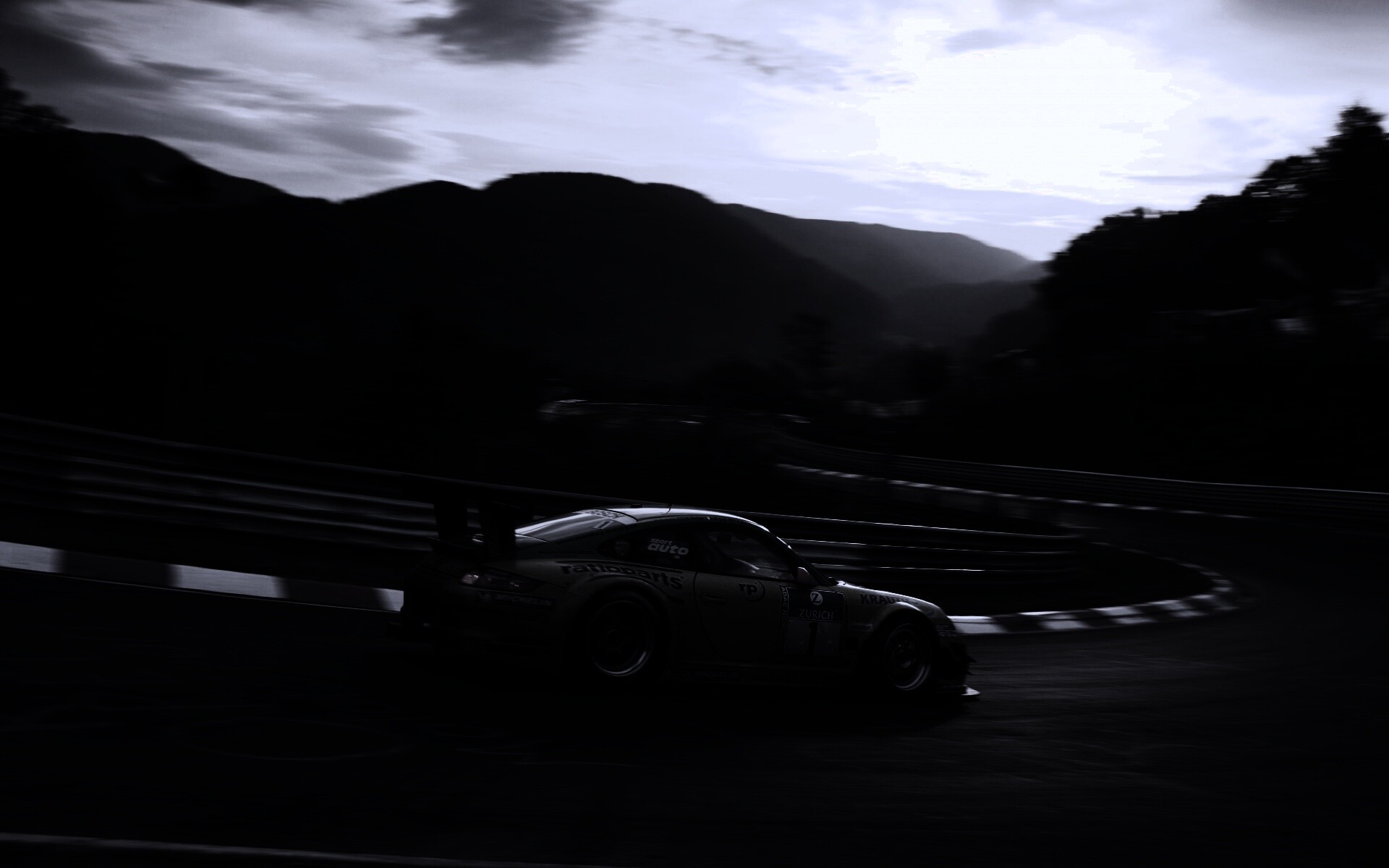 Гоночный Порше на треке обои