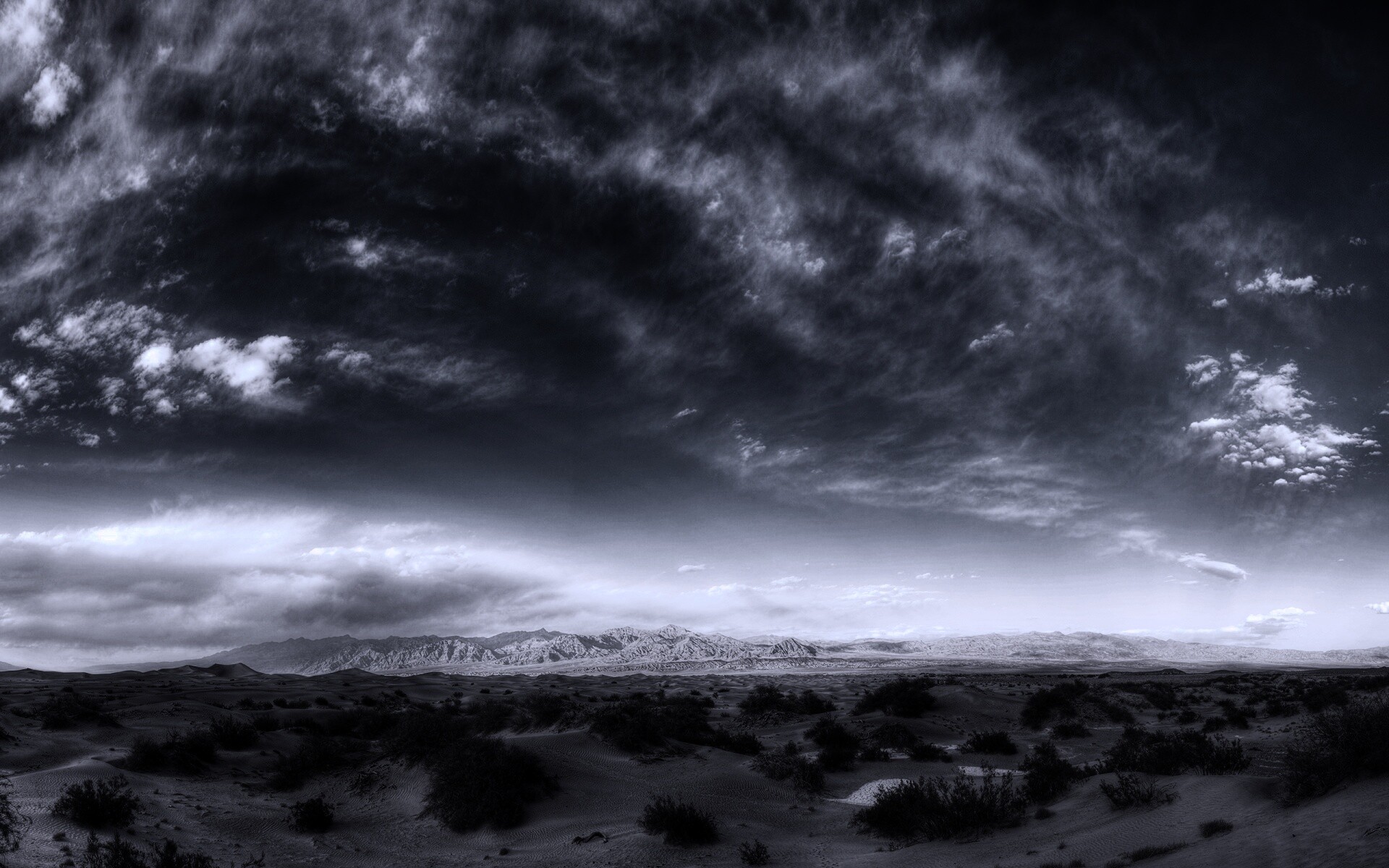 Горы в пустыне обои