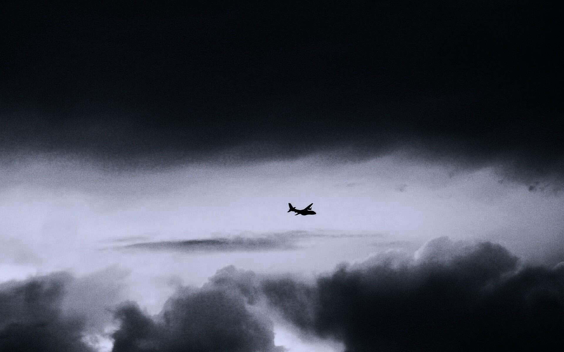 Самолет в небе обои