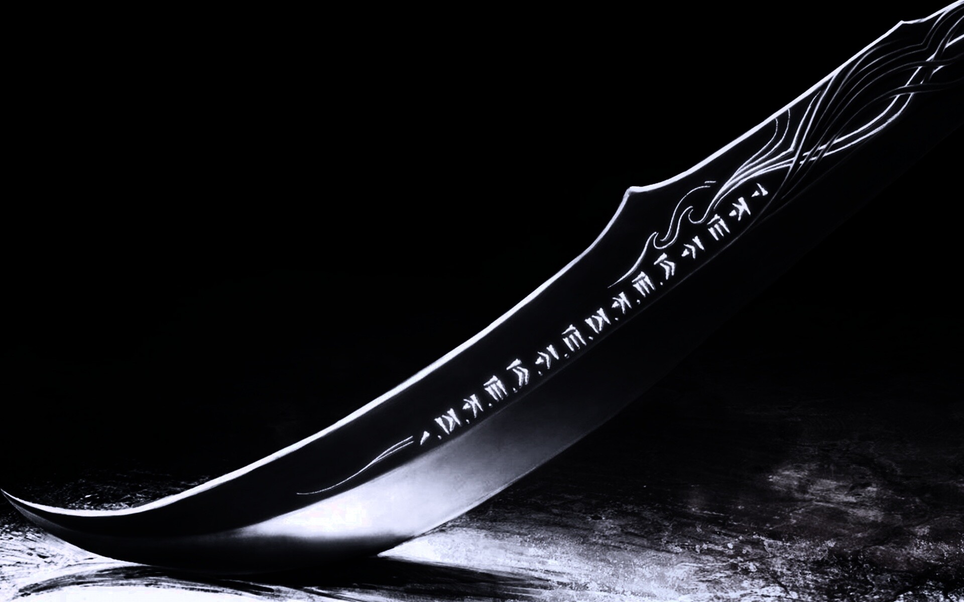 Клинок с магическими рунами обои