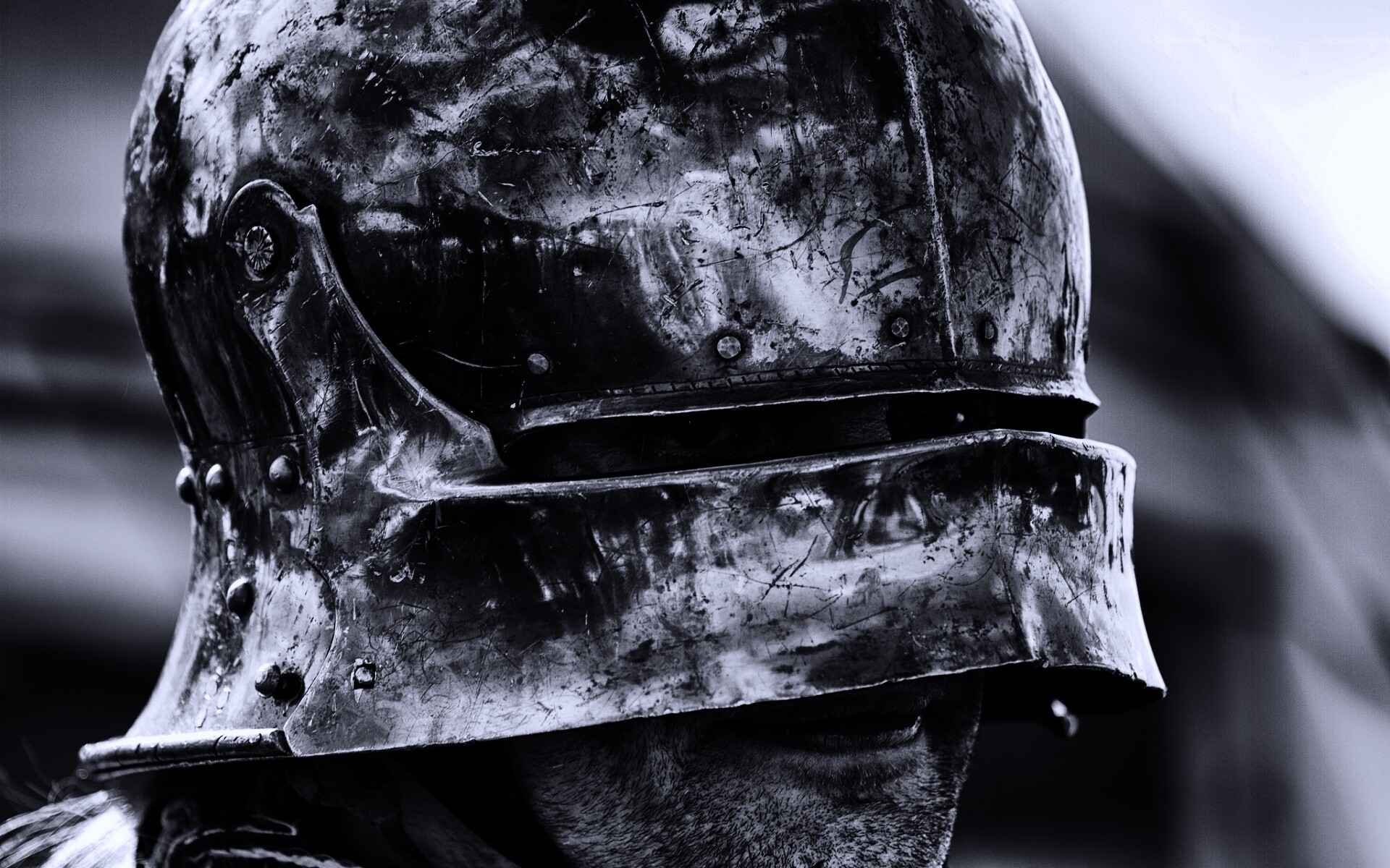 Человек в доспехах обои
