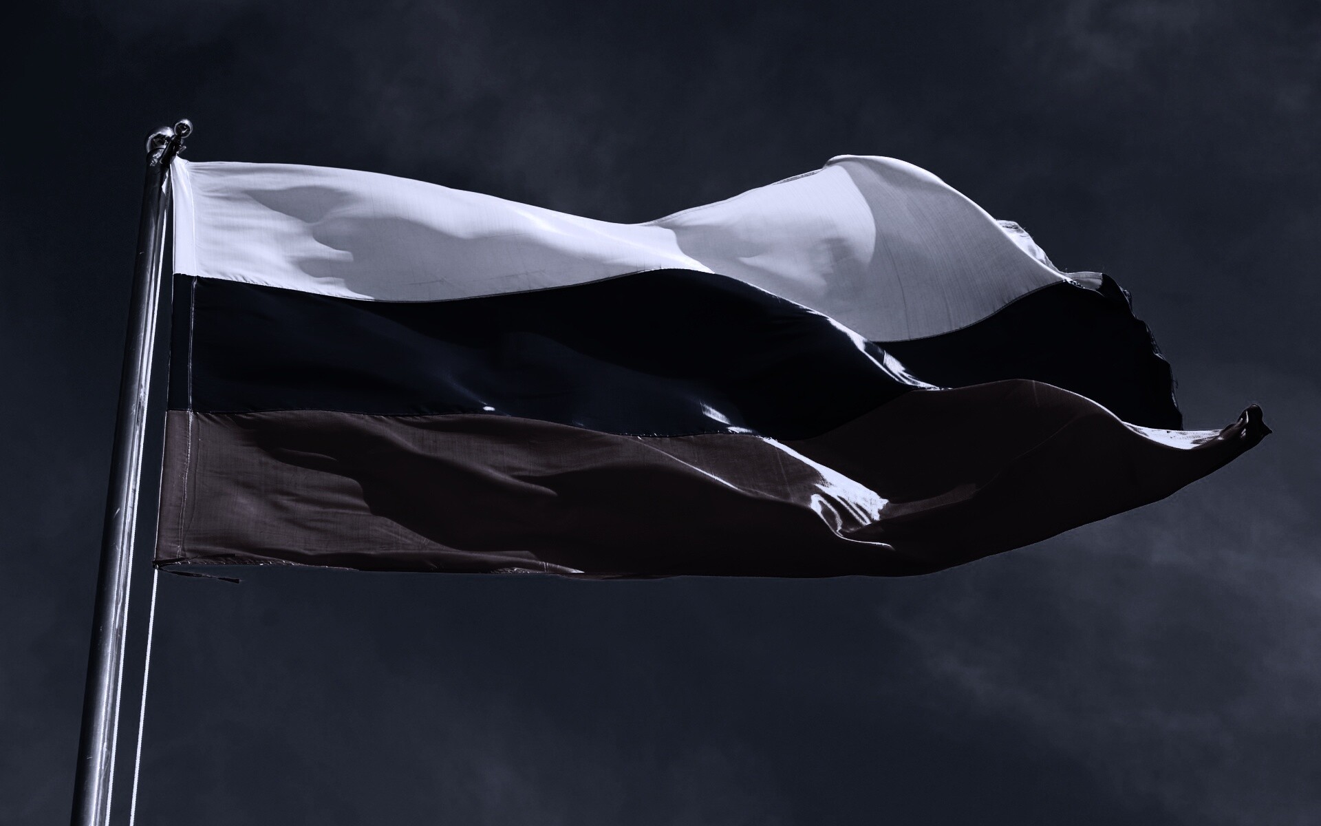 Флаг России на флагштоке обои