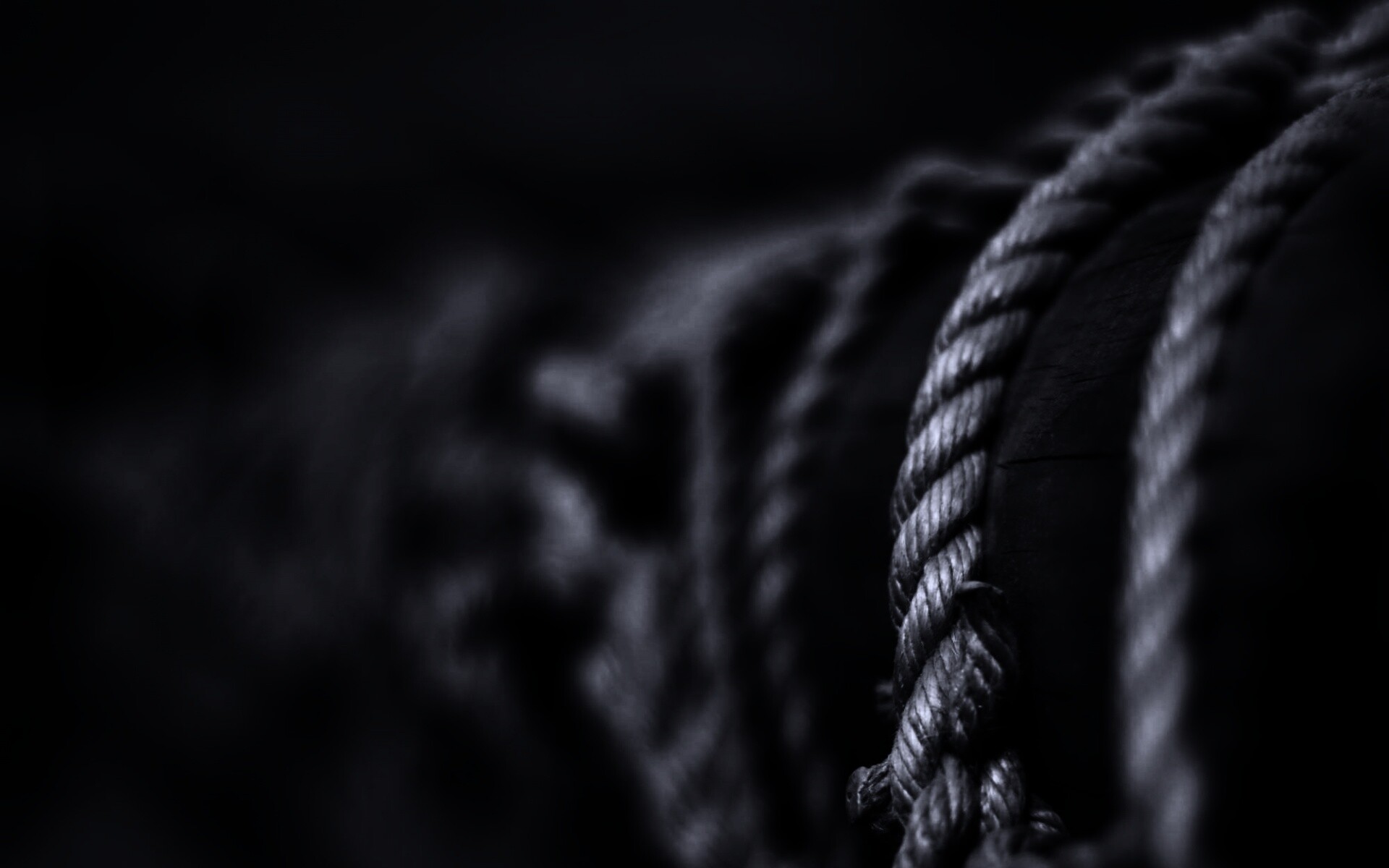 Веревка намотана на мачту обои