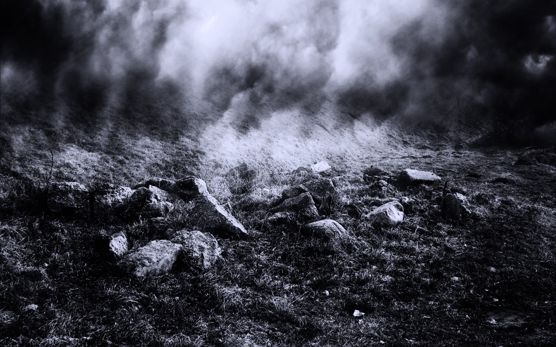 Камни под туманом обои