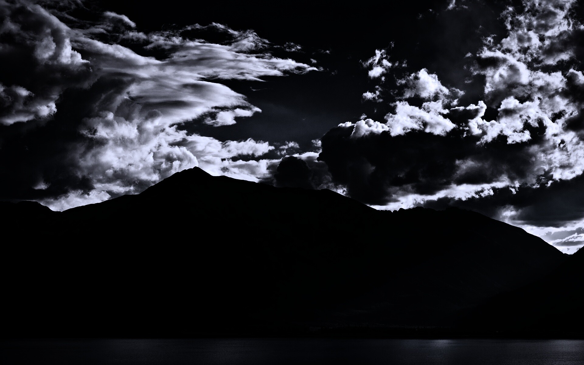 Свет на склонах гор обои