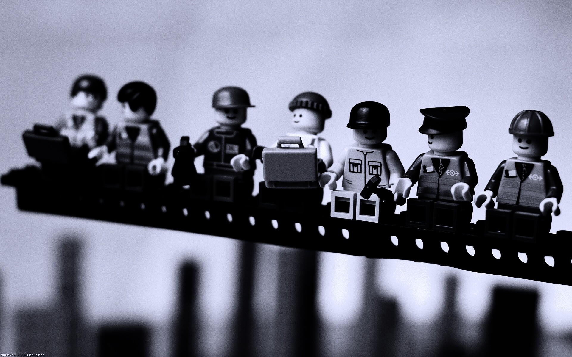 Lego строители обедают на балке обои