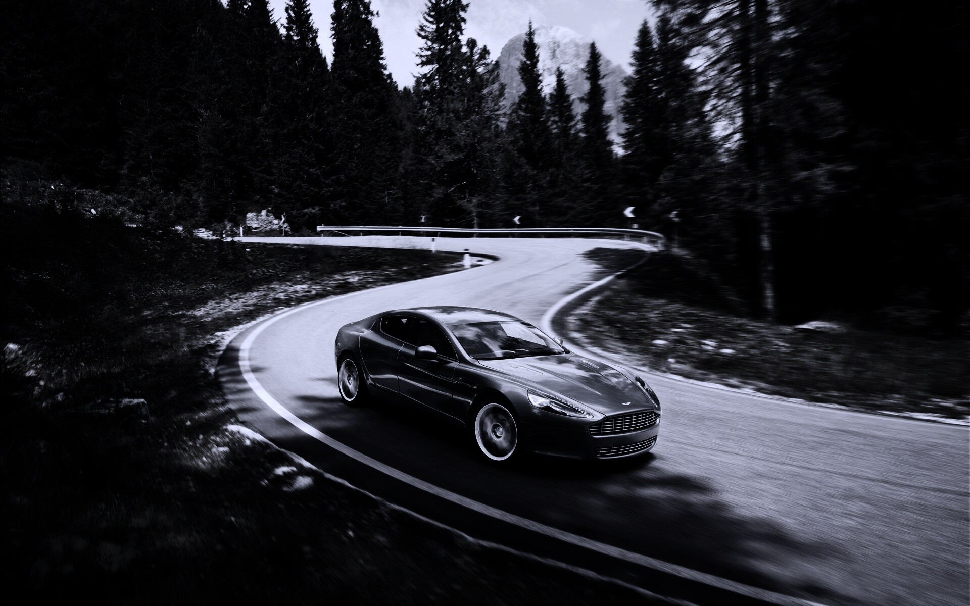 Астон мартин на лесной дороге обои