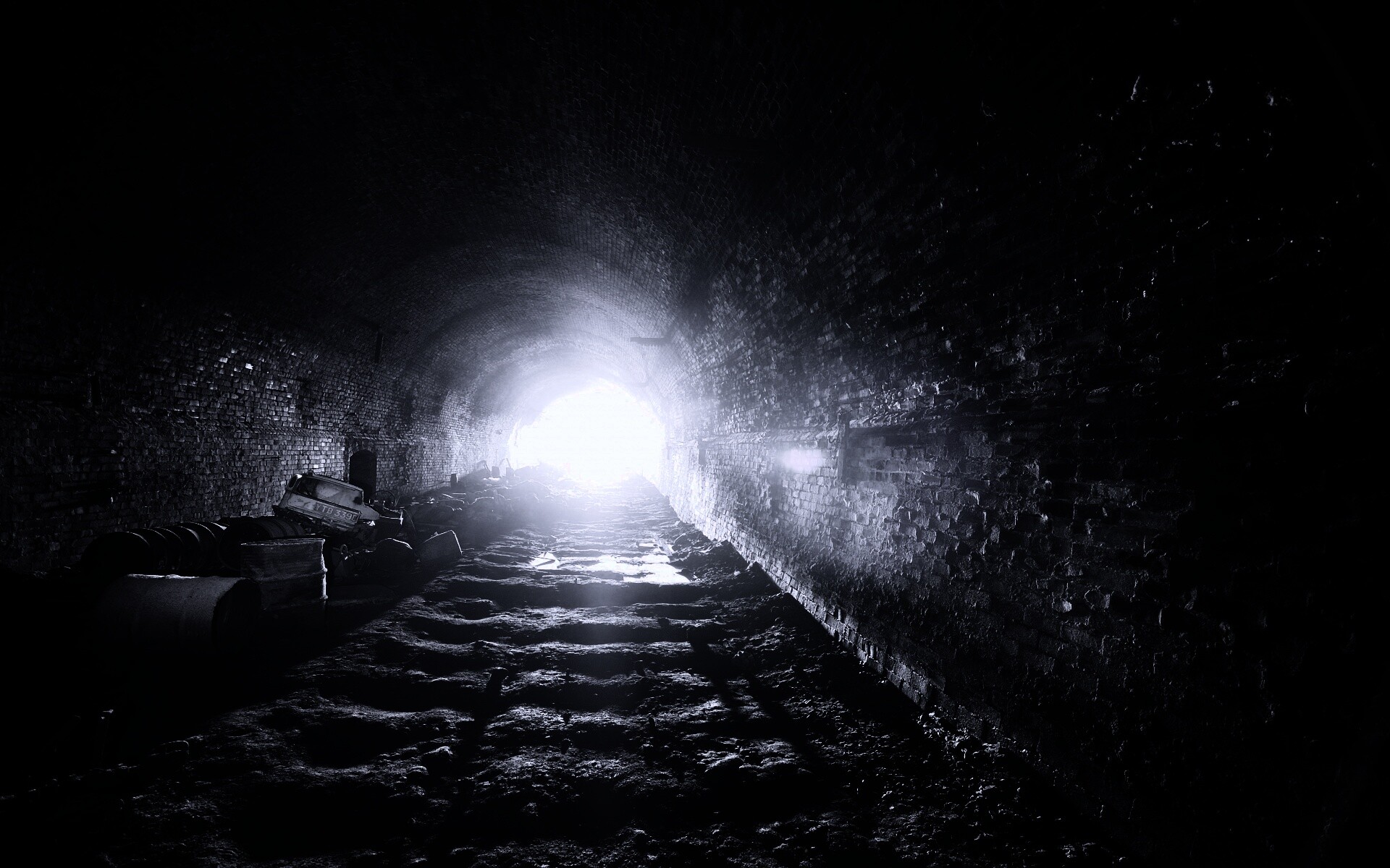 Захламленный тоннель обои