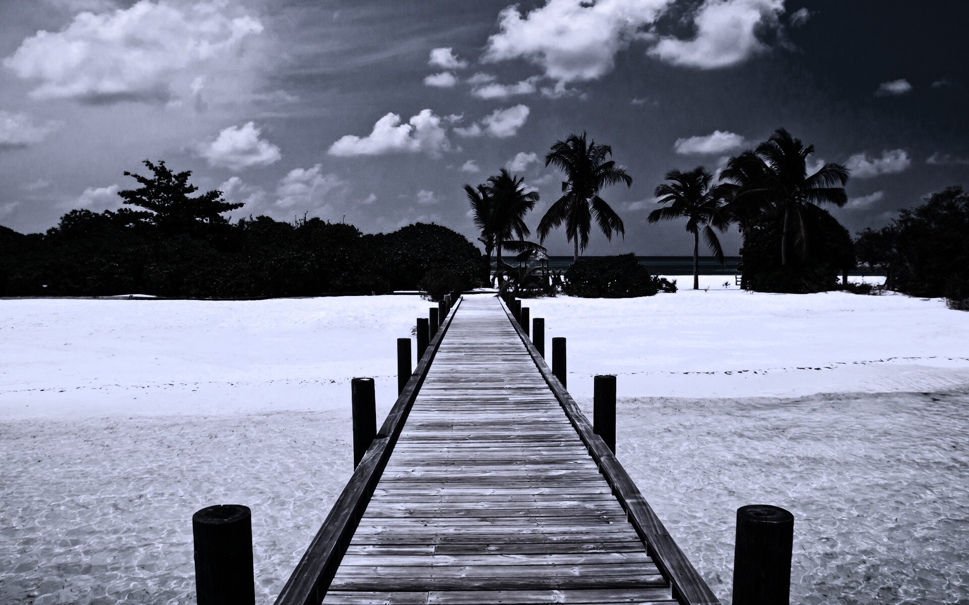 Пирс на тропическом острове обои