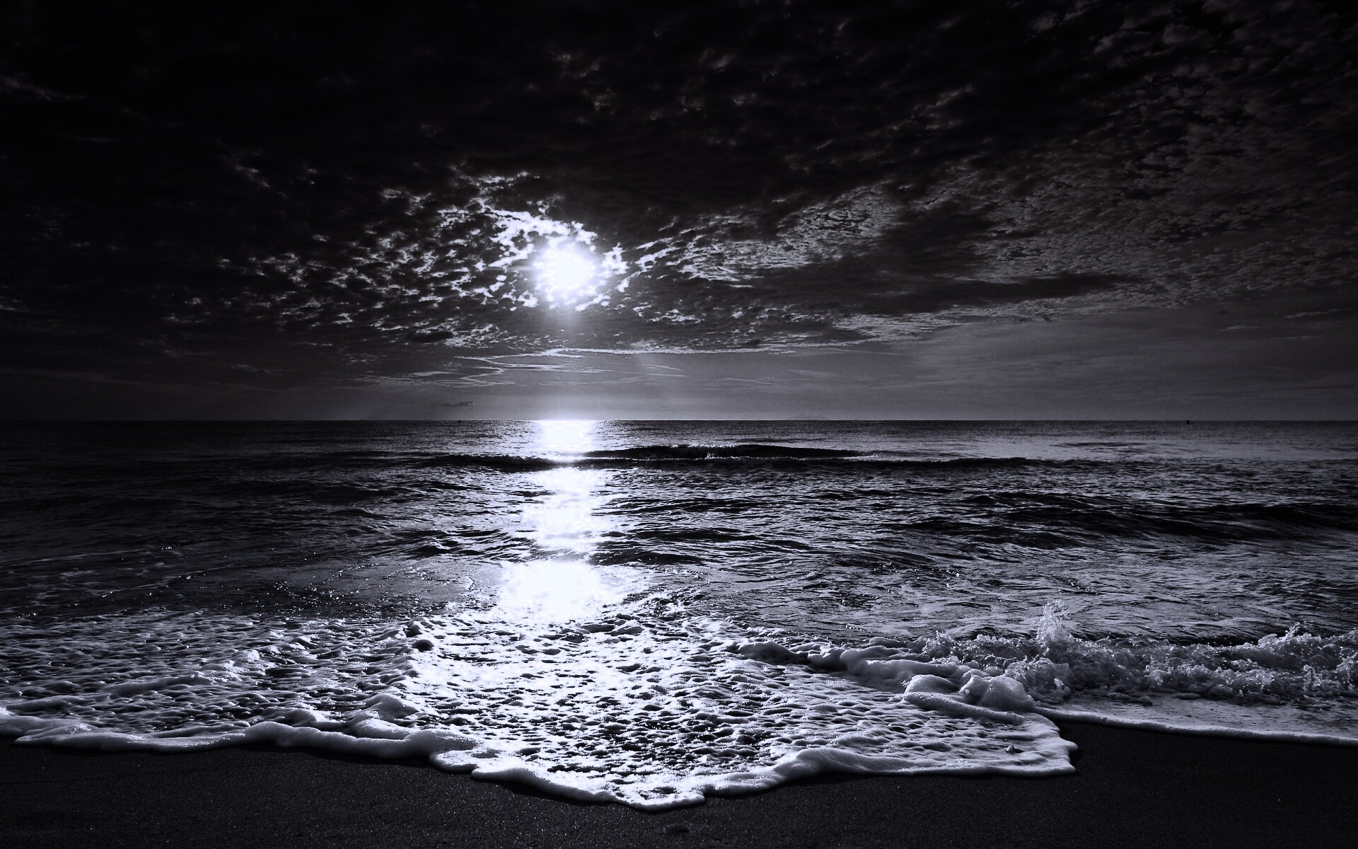 Берег моря в лучах заката обои