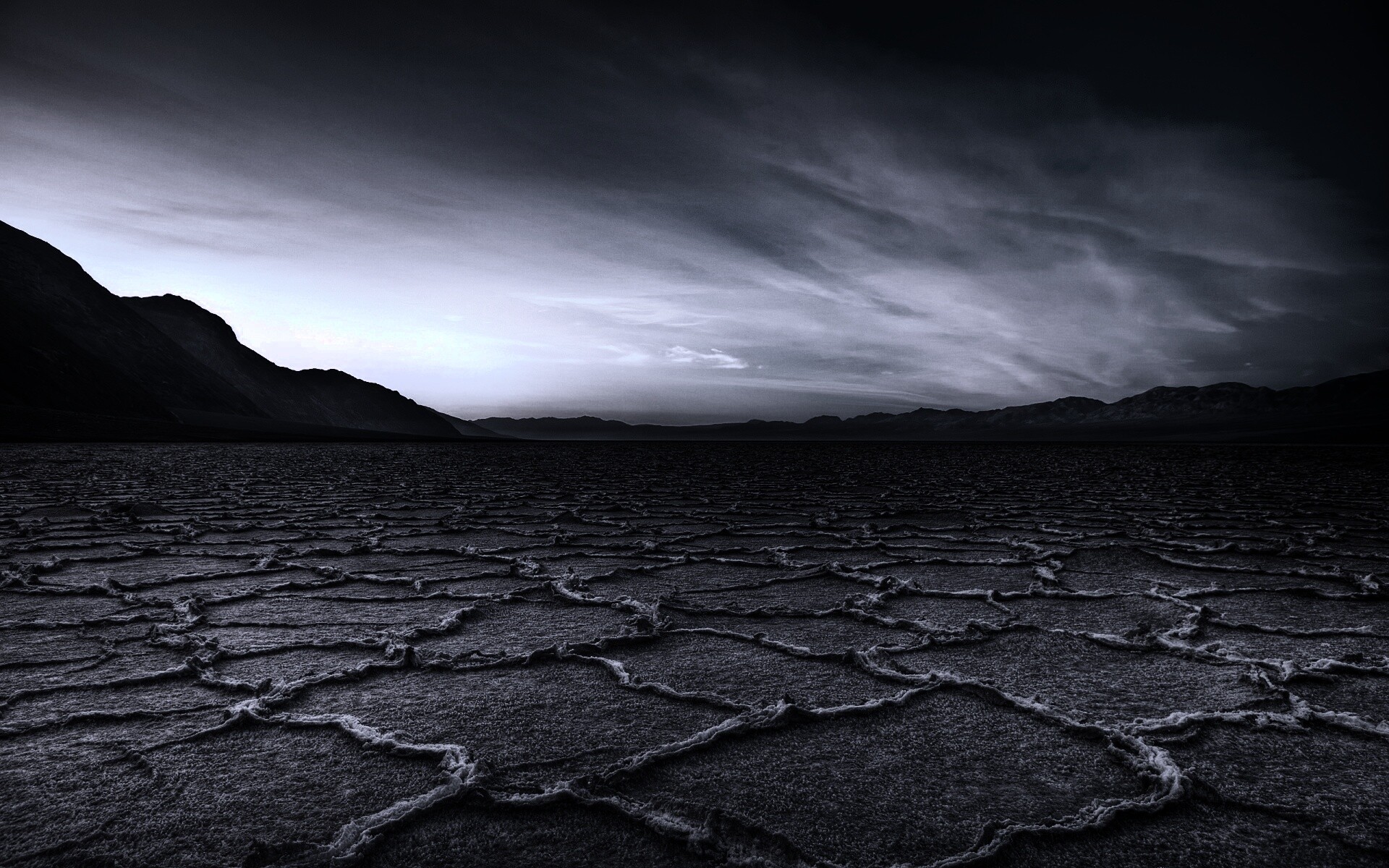 Высохшее пустынное озеро обои