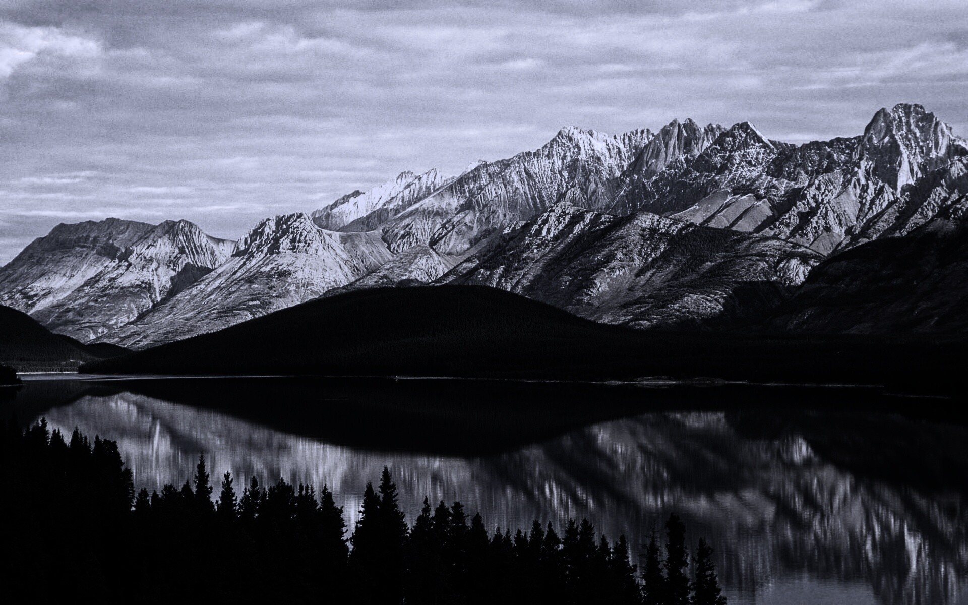 Озеро в предгорье обои