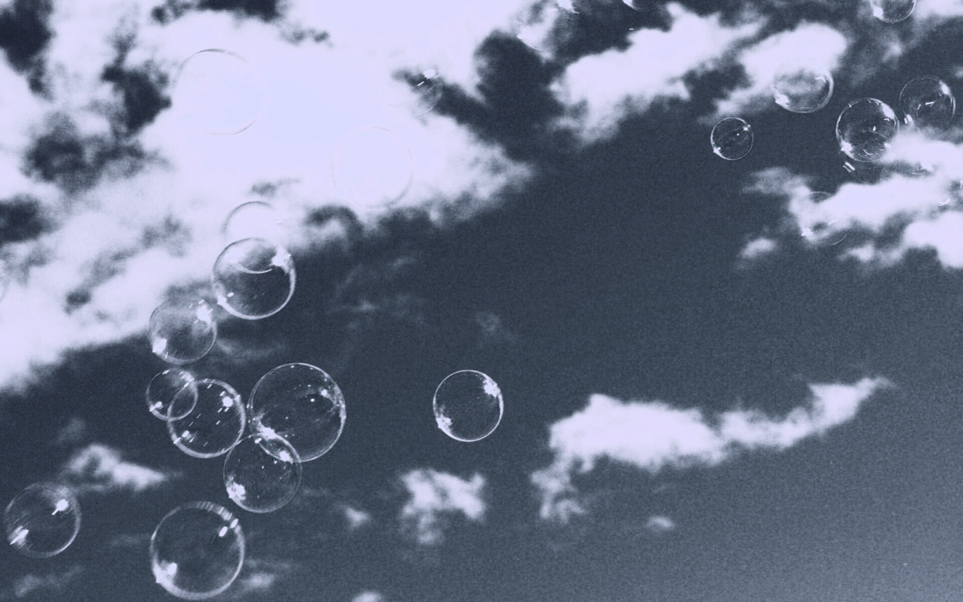 Мыльные пузыри в небе обои