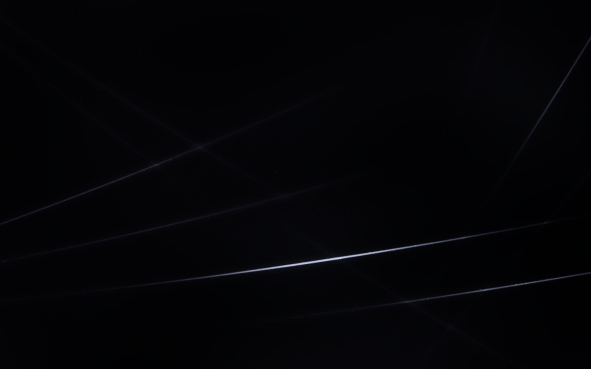 Лучи света на фиолетовом фоне обои