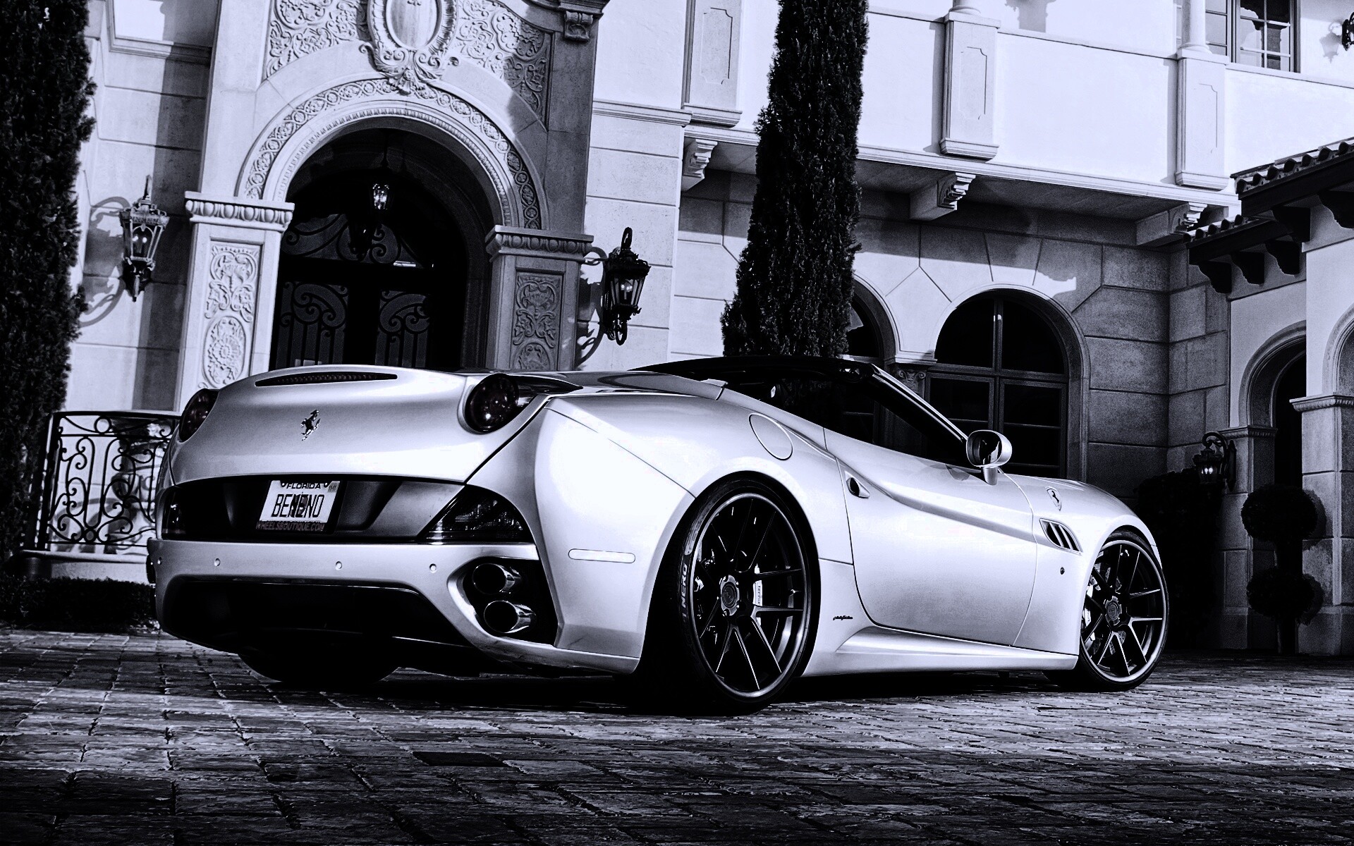 Ferarri у особняка обои