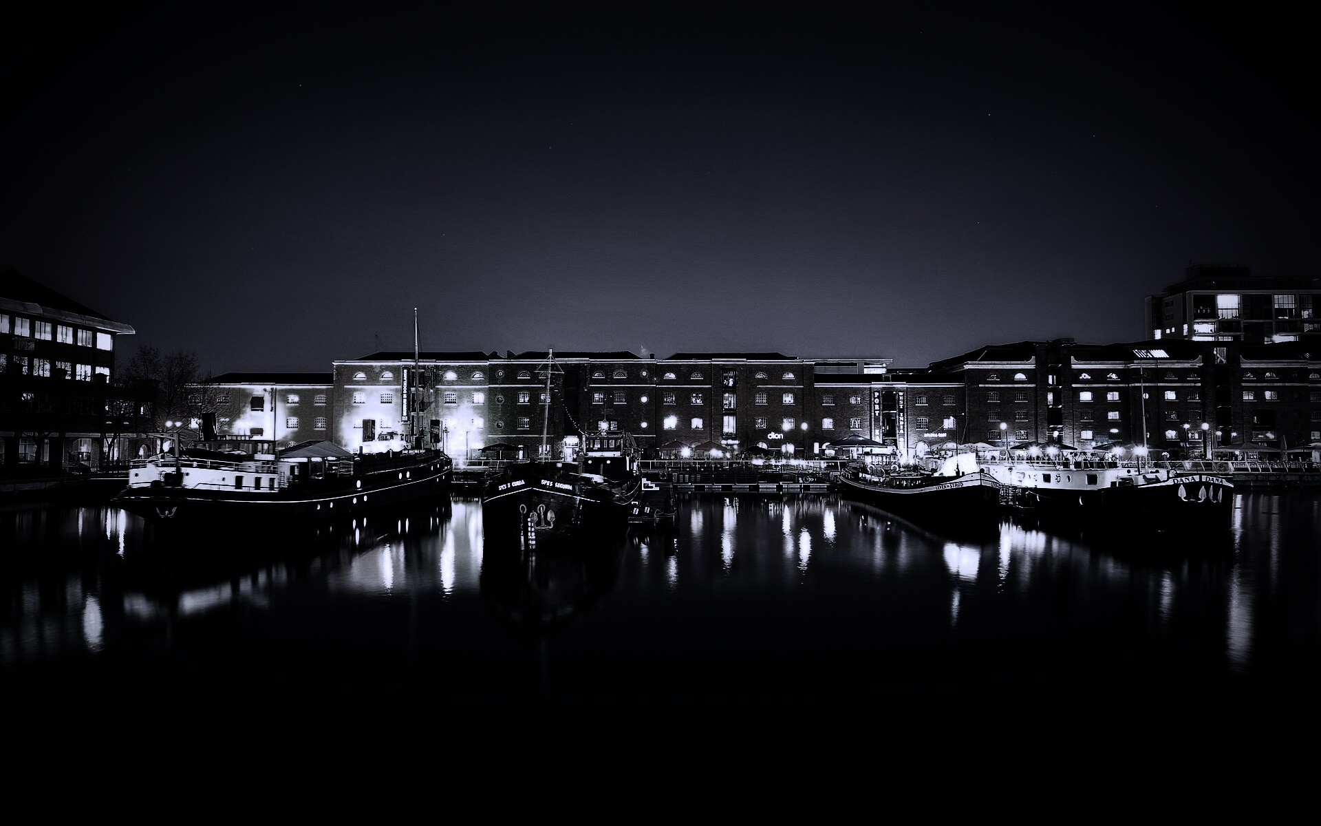 Корабли на спокойной воде обои