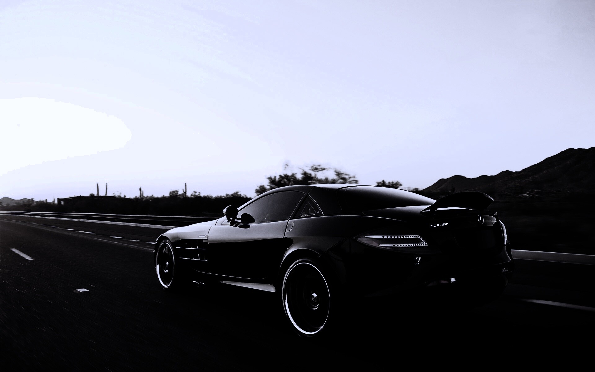 Черный автомобиль уезжает в закат обои