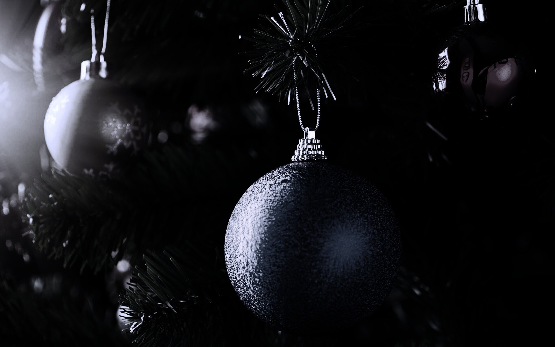 Шары на ёлке обои