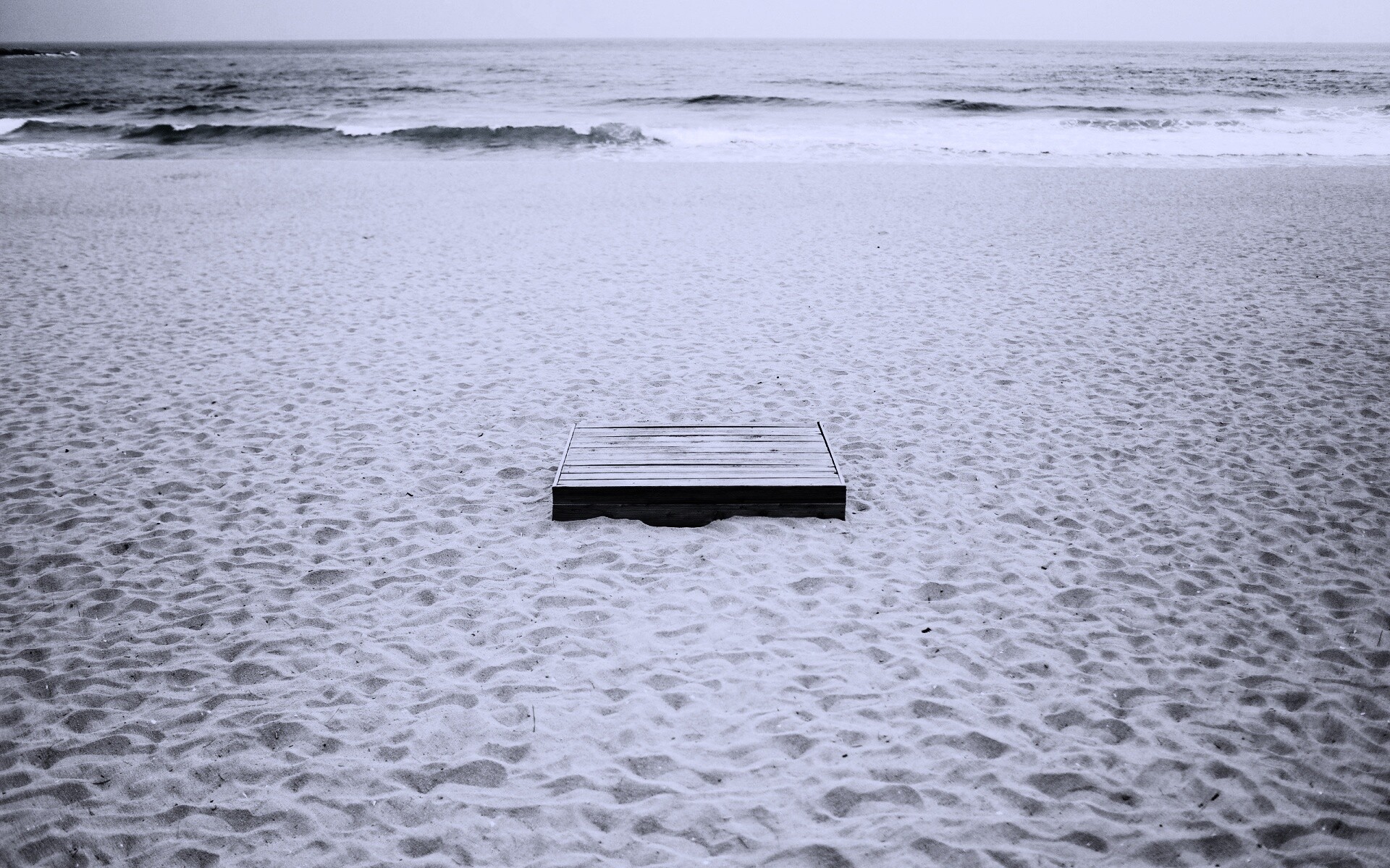 Ящик на пляже обои