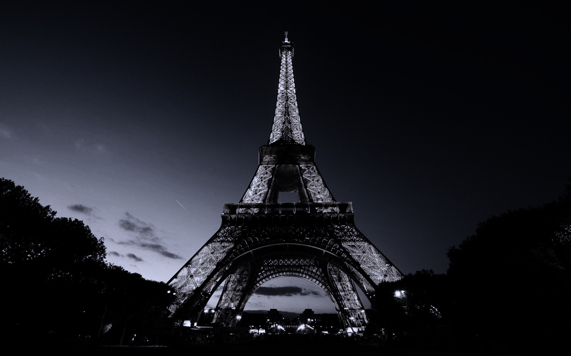 Светящаяся эйфелева башня обои
