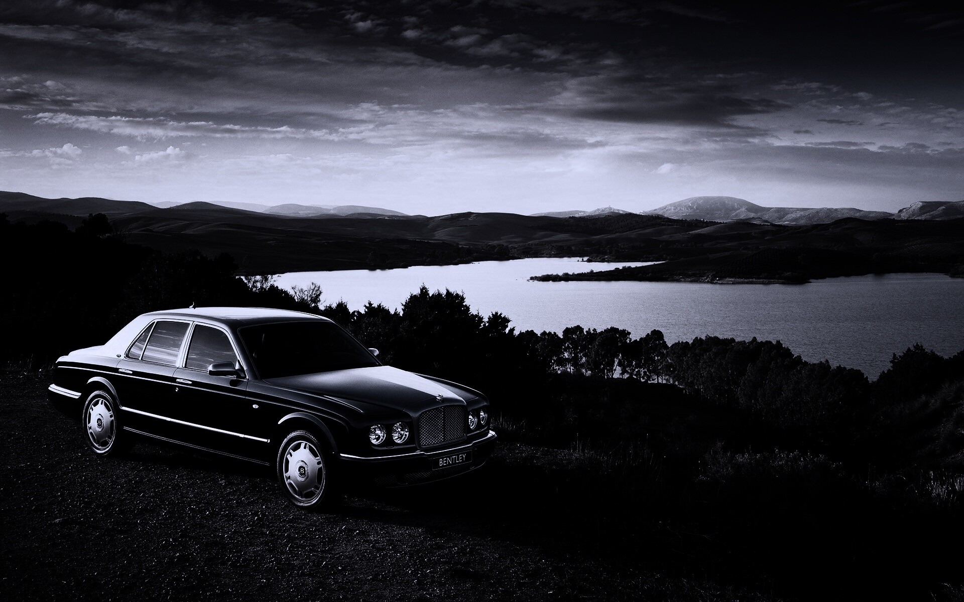 Бентли у озера обои