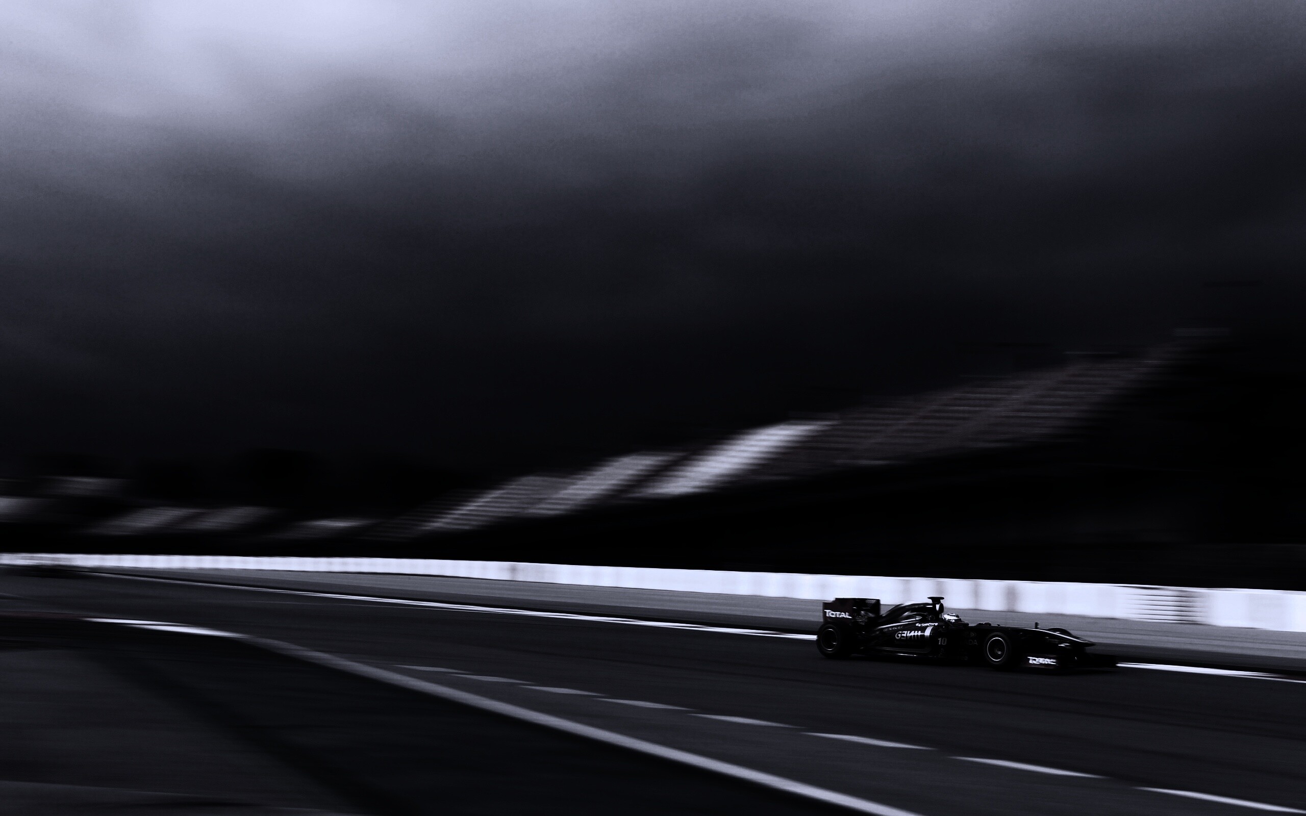 Болид на треке обои