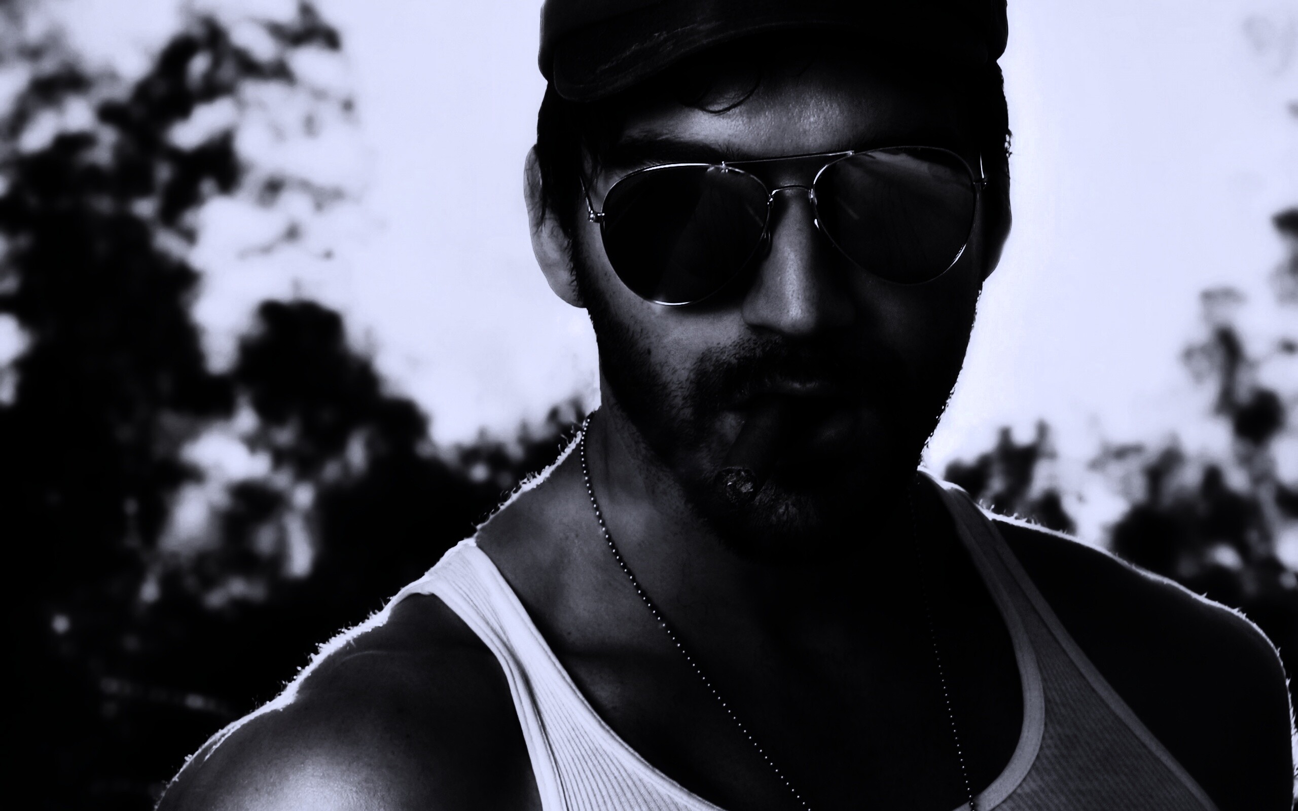 Суровый парень с сигарой обои