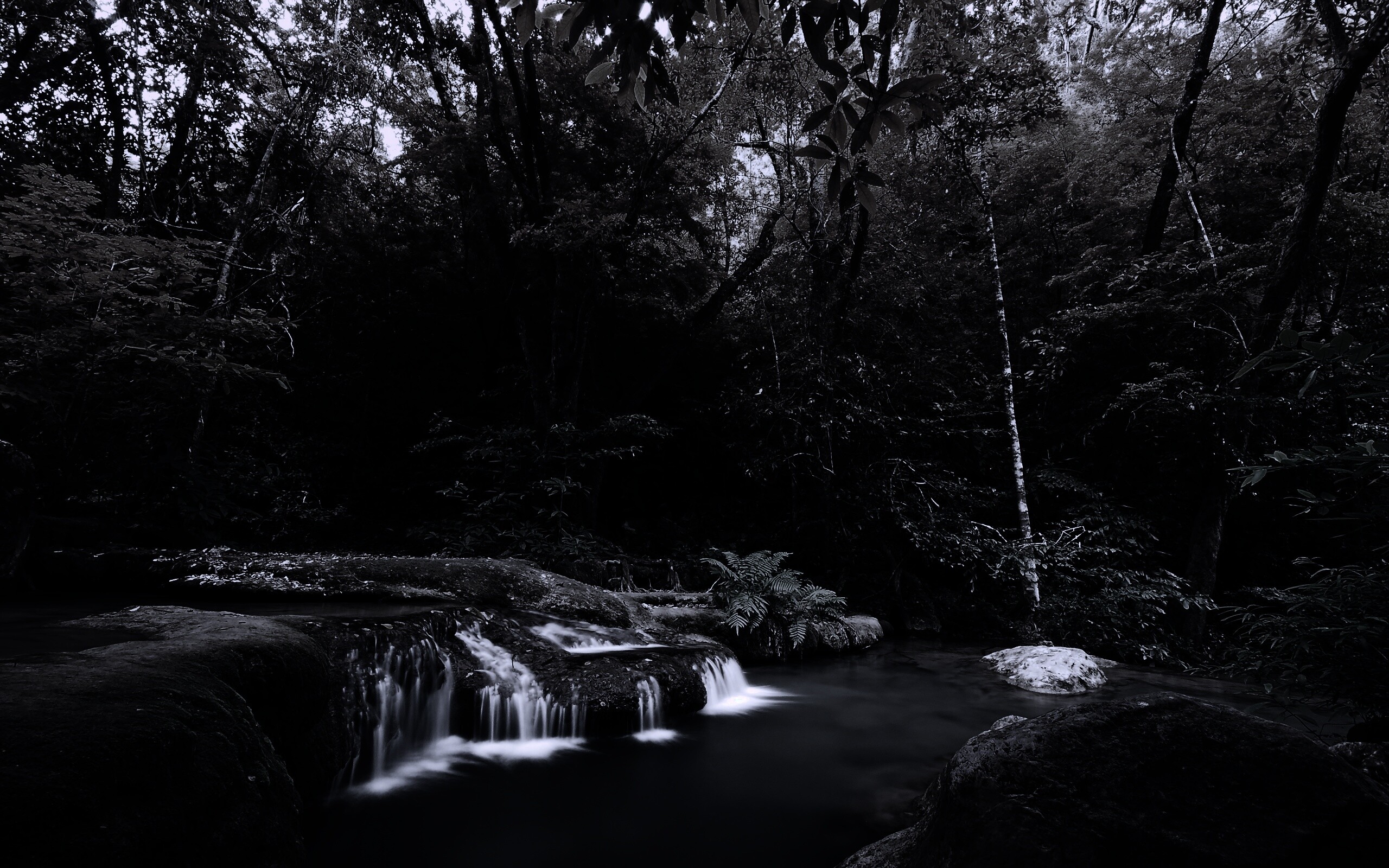 Водопадик в осеннем лесу обои
