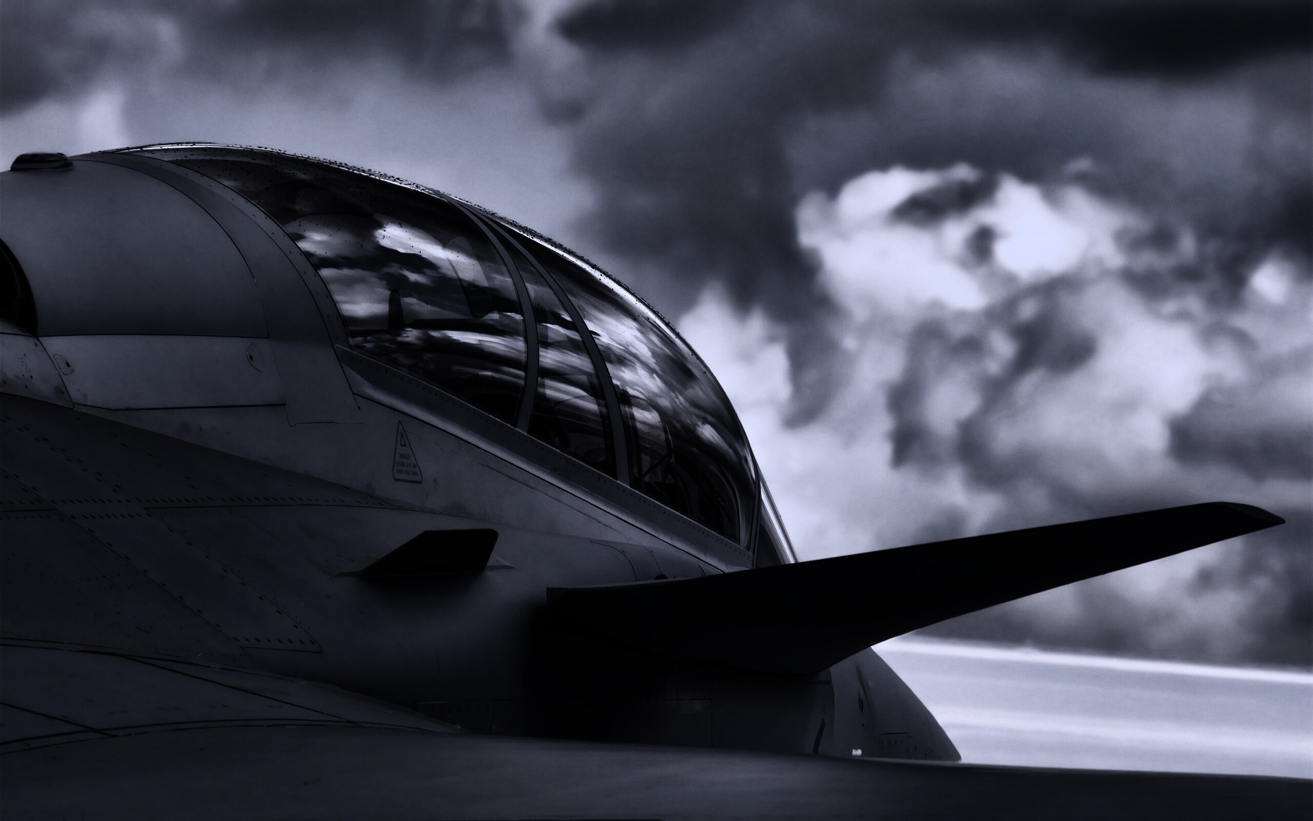 С крыла истребителя обои