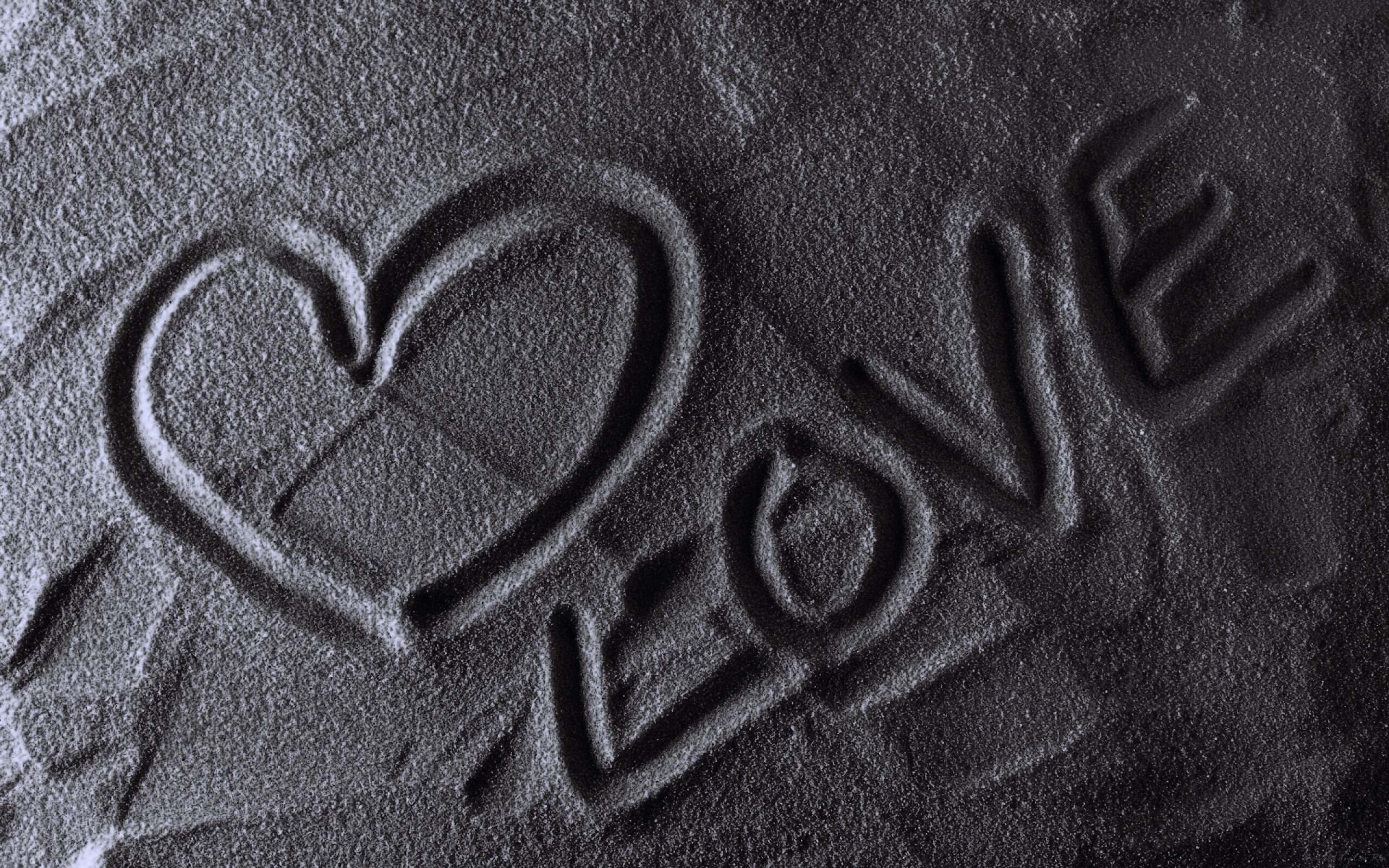 Любовь на песке обои