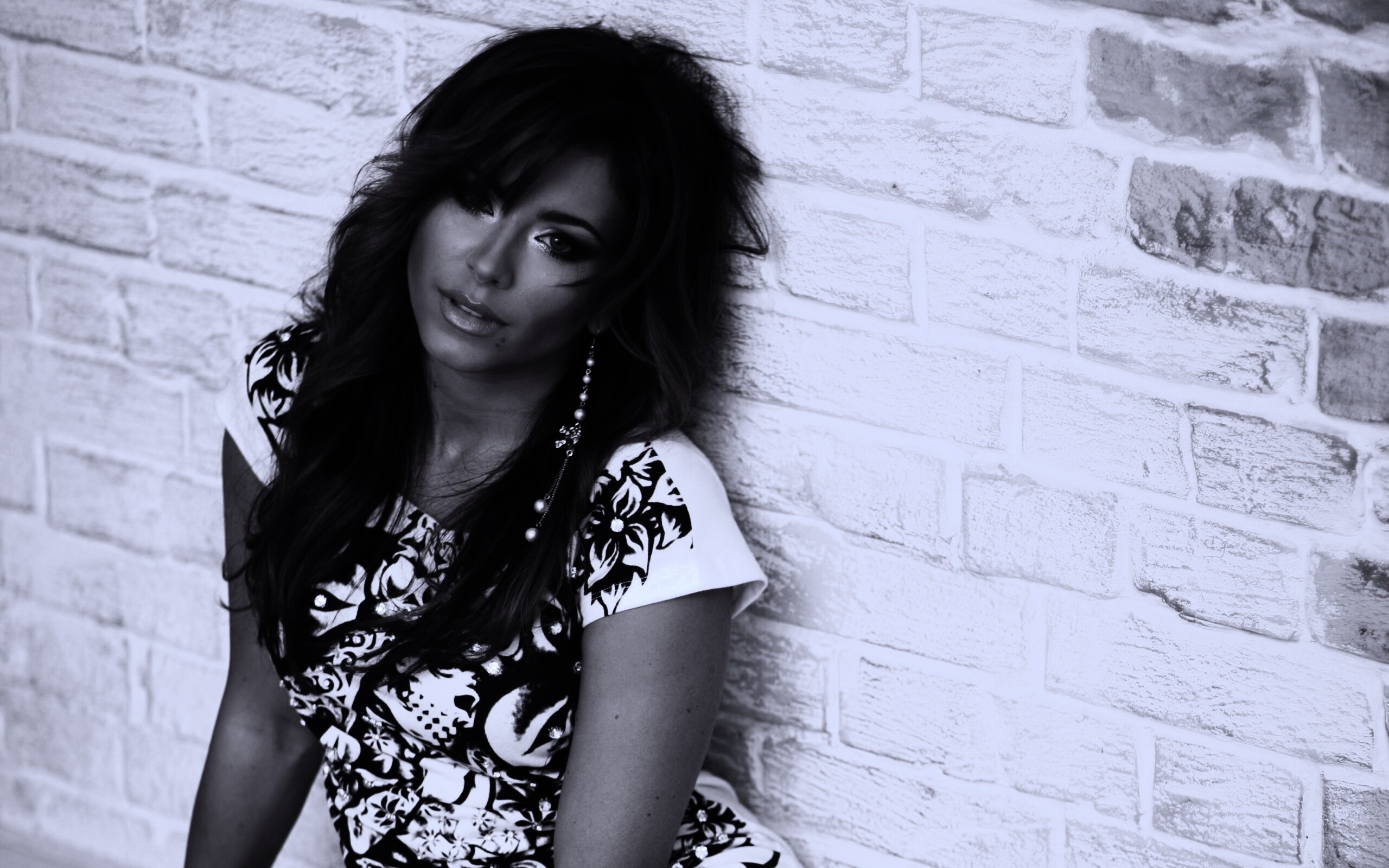 Ани Лорак на полу обои