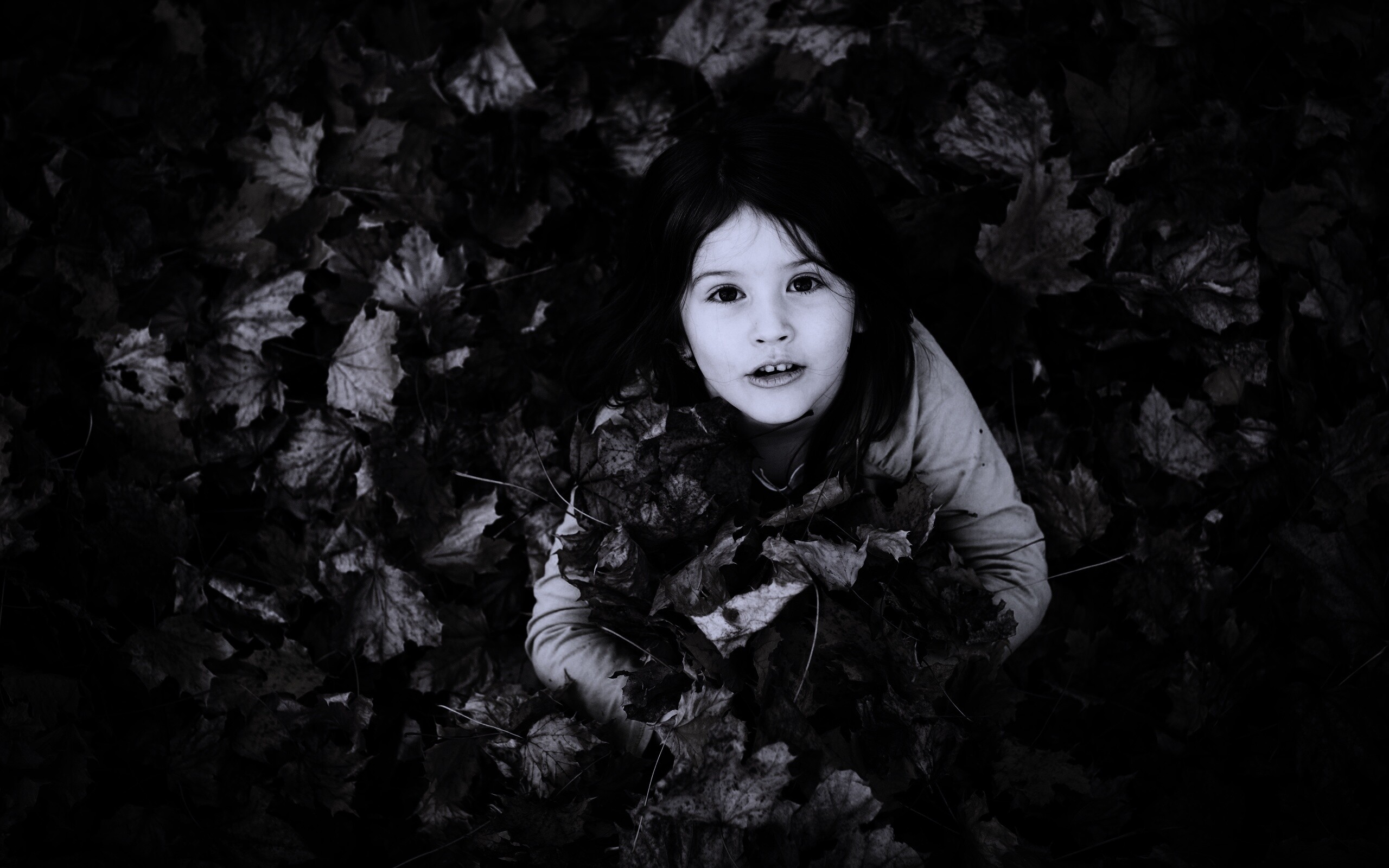 Девочка и осень обои