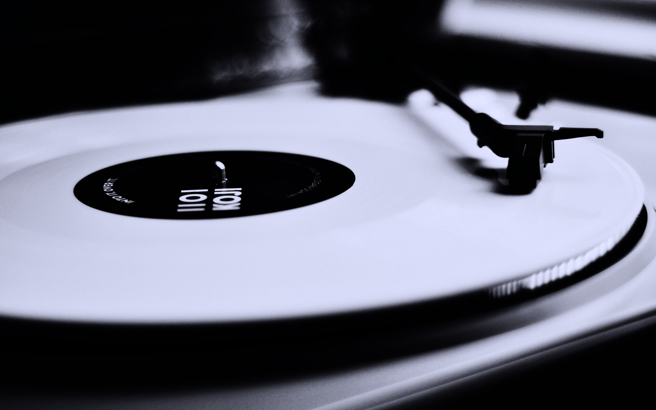 Пластинка на пульте диджея обои