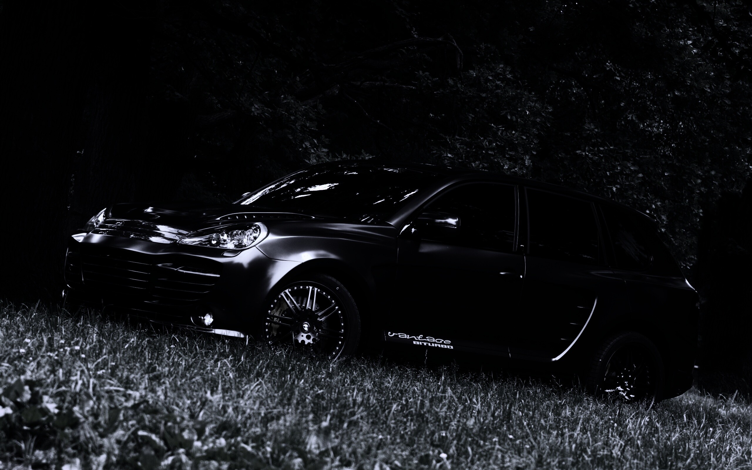 Концепт внедорожника в лесу обои