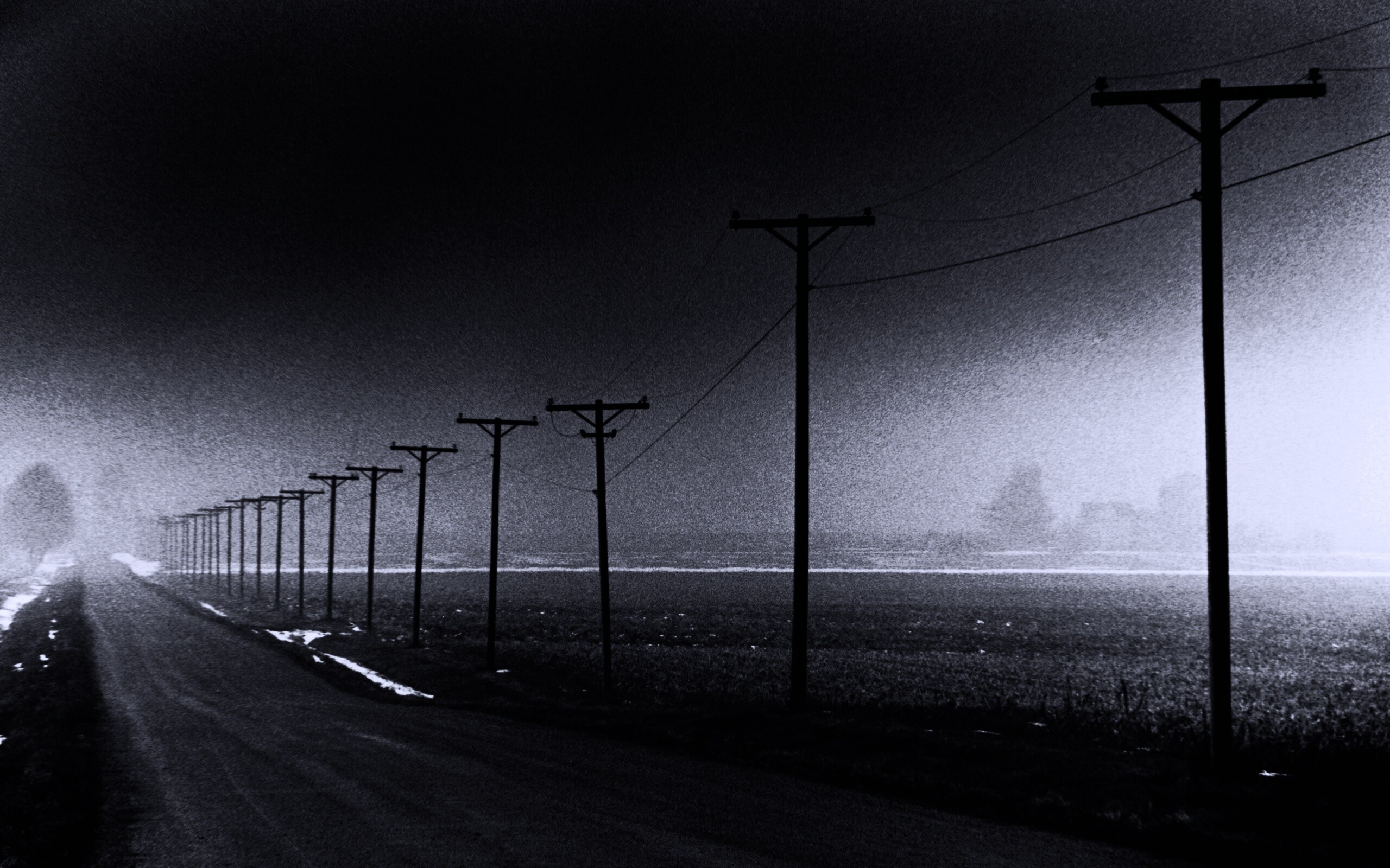 Столбы вдоль дороги обои