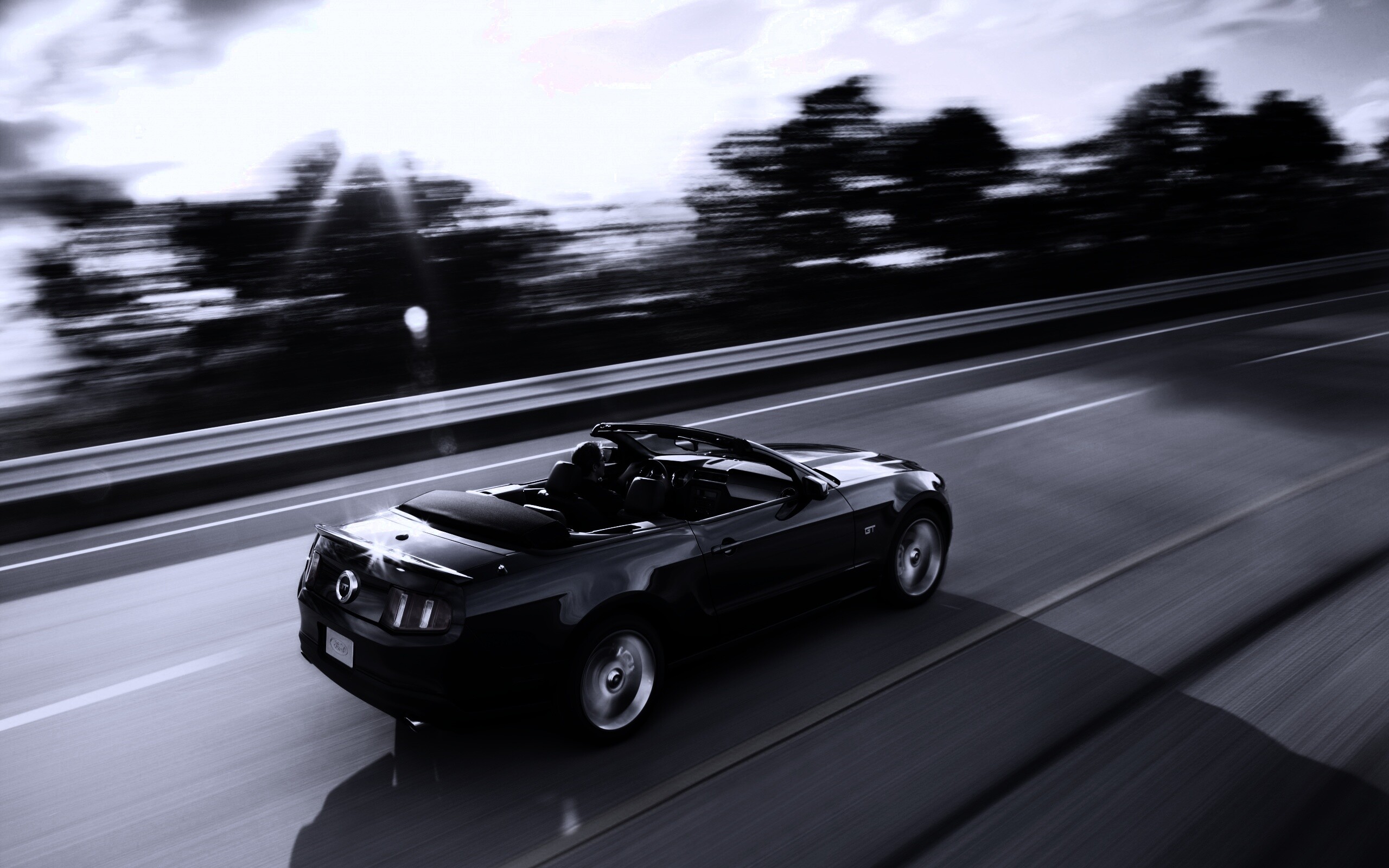 Машина на трассе обои