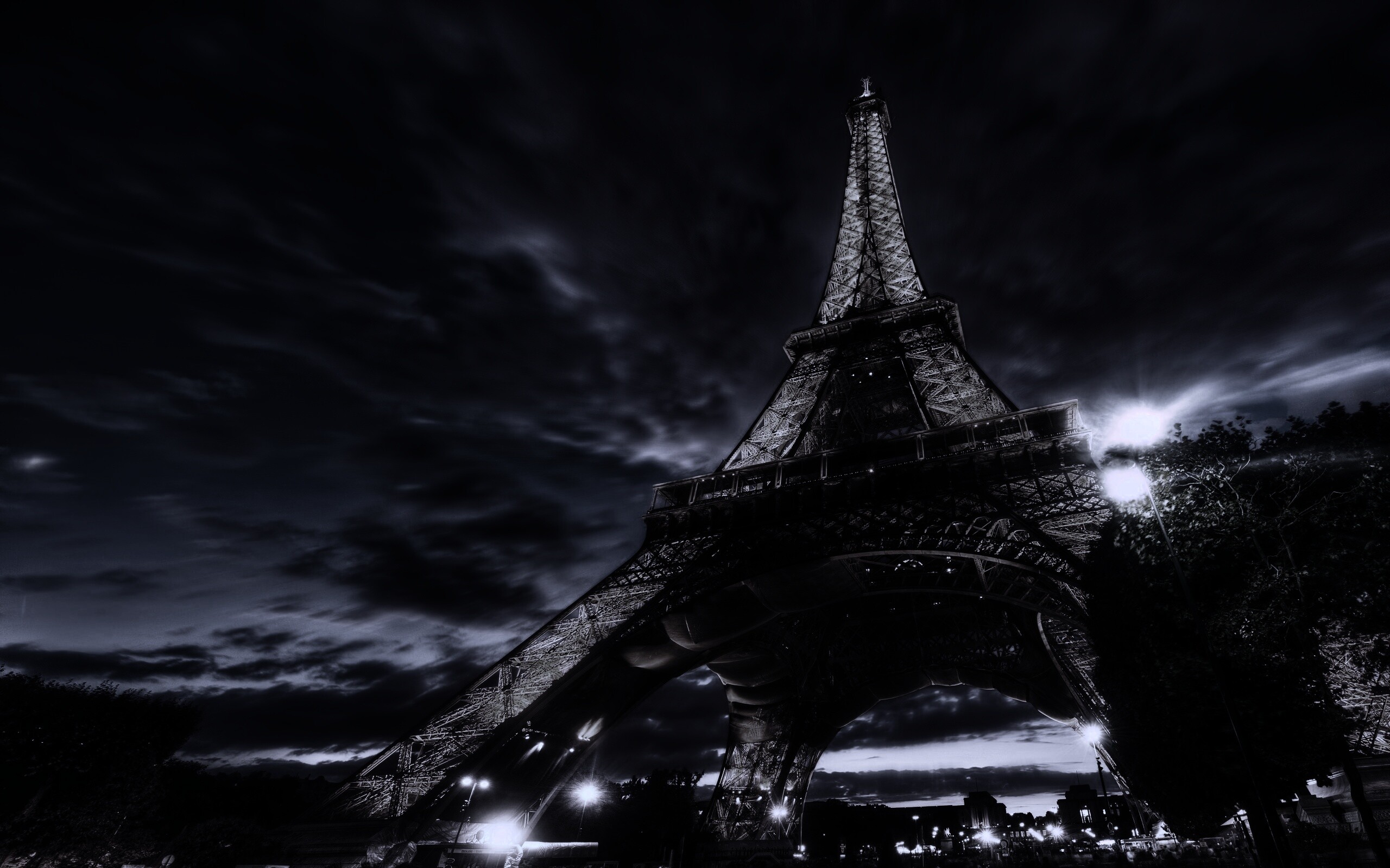 Вид снизу на Эйфелеву башню обои