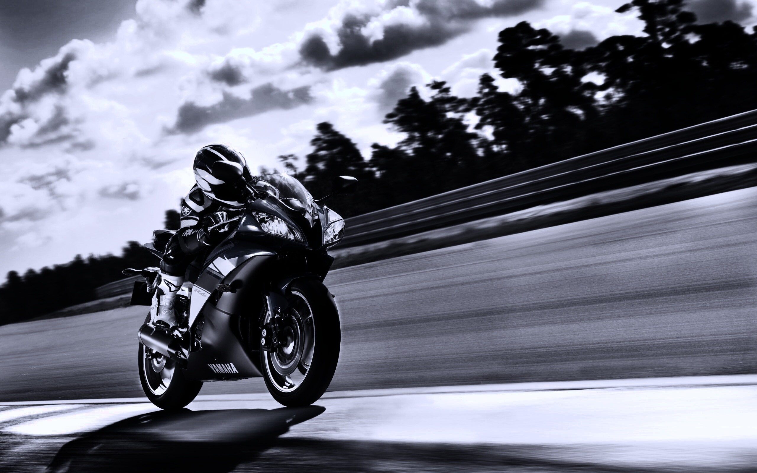 Мотоциклист на треке обои
