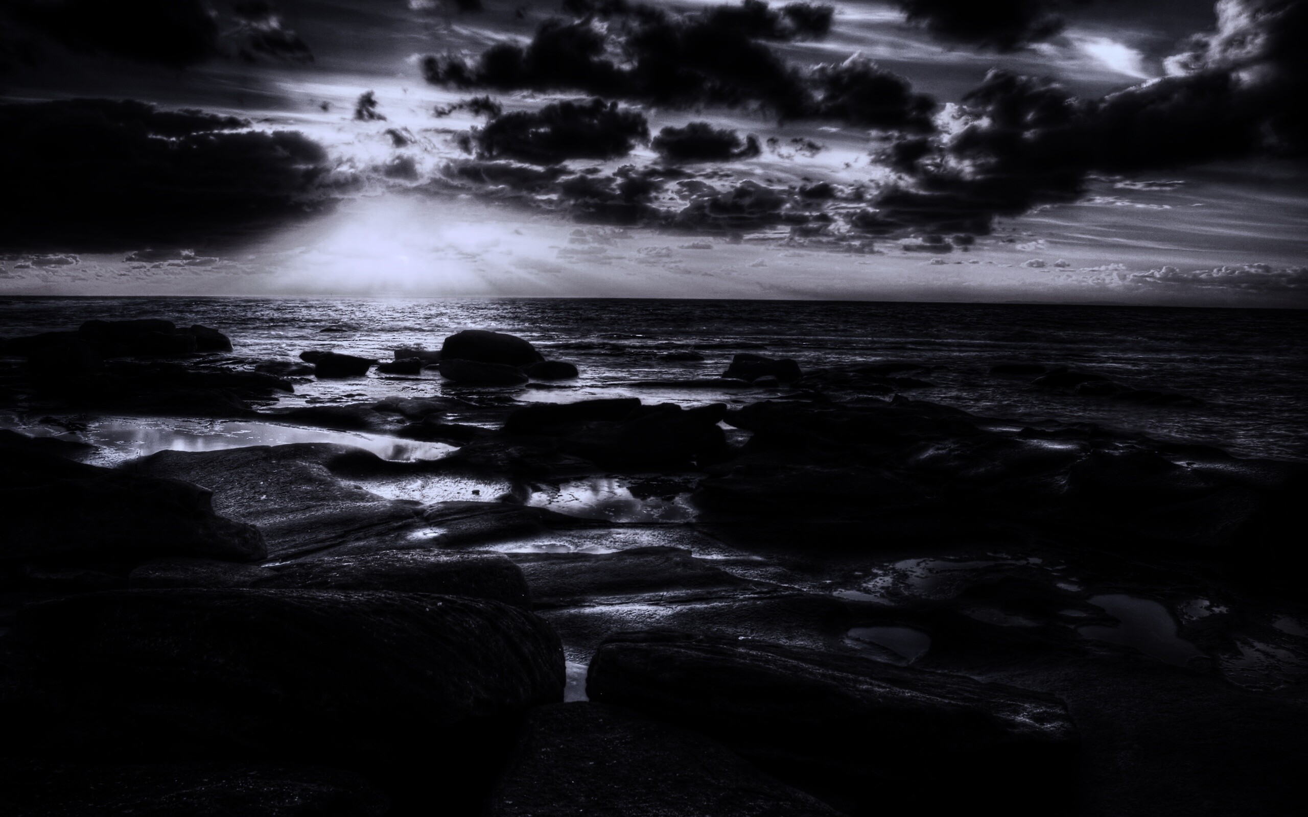 Каменистый берег на закате обои