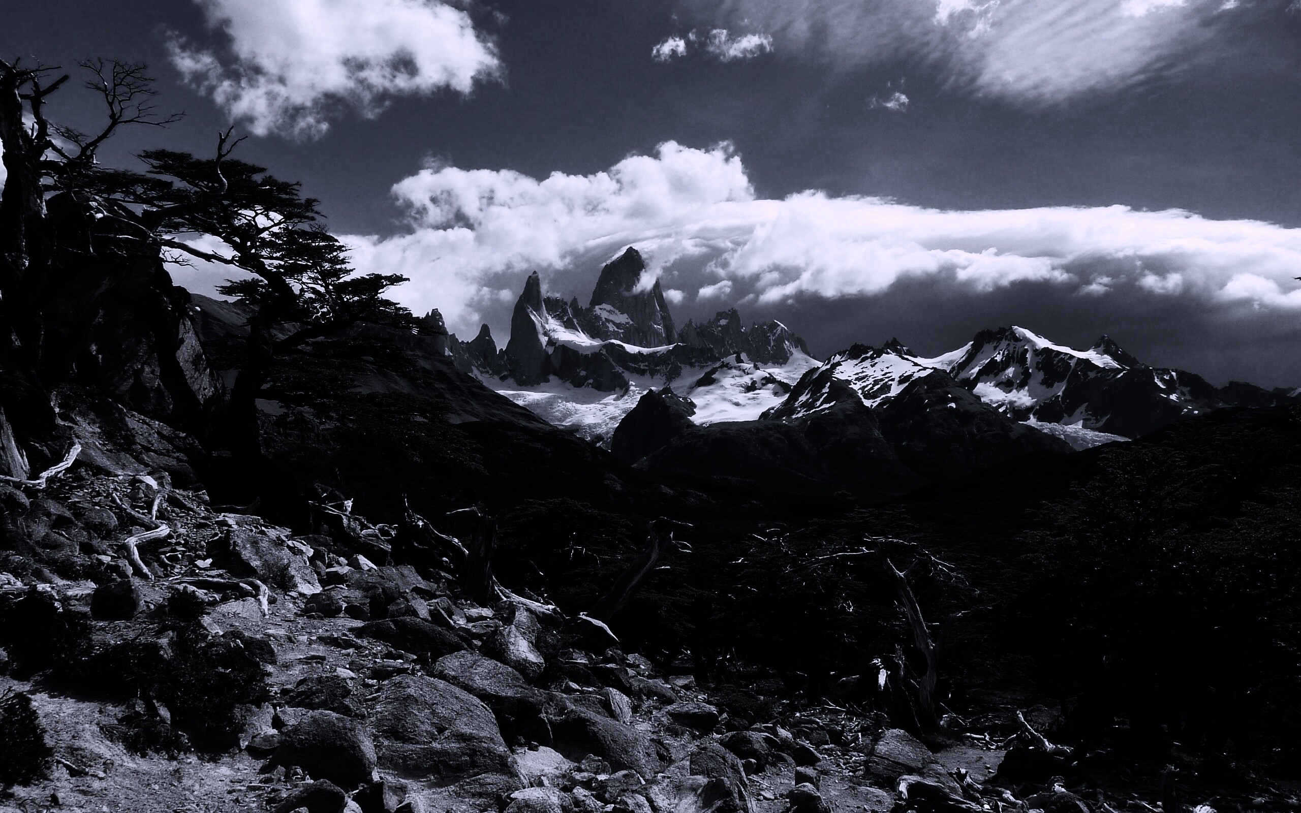 Далекие горные вершины обои