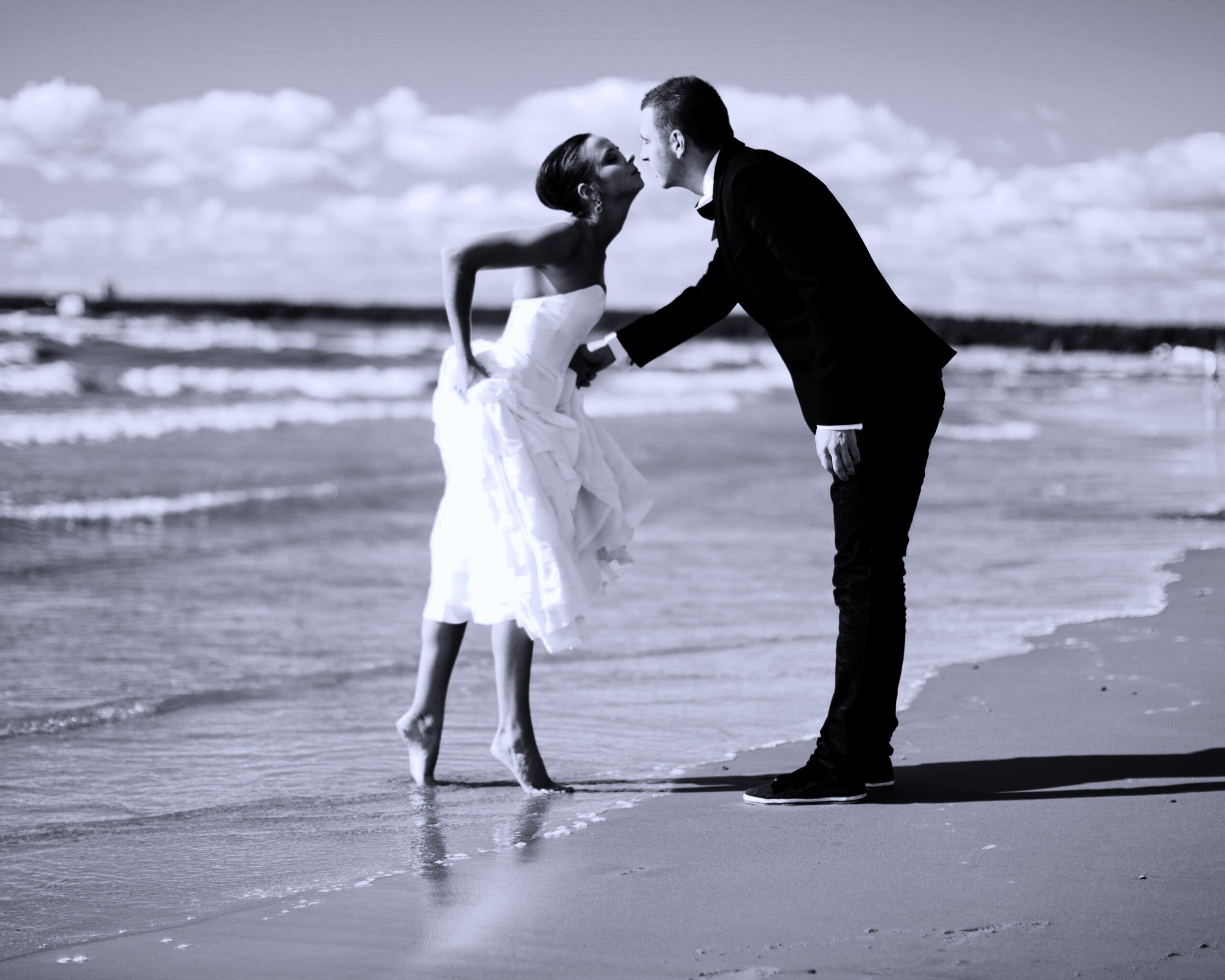 Поцелуй на пляже обои