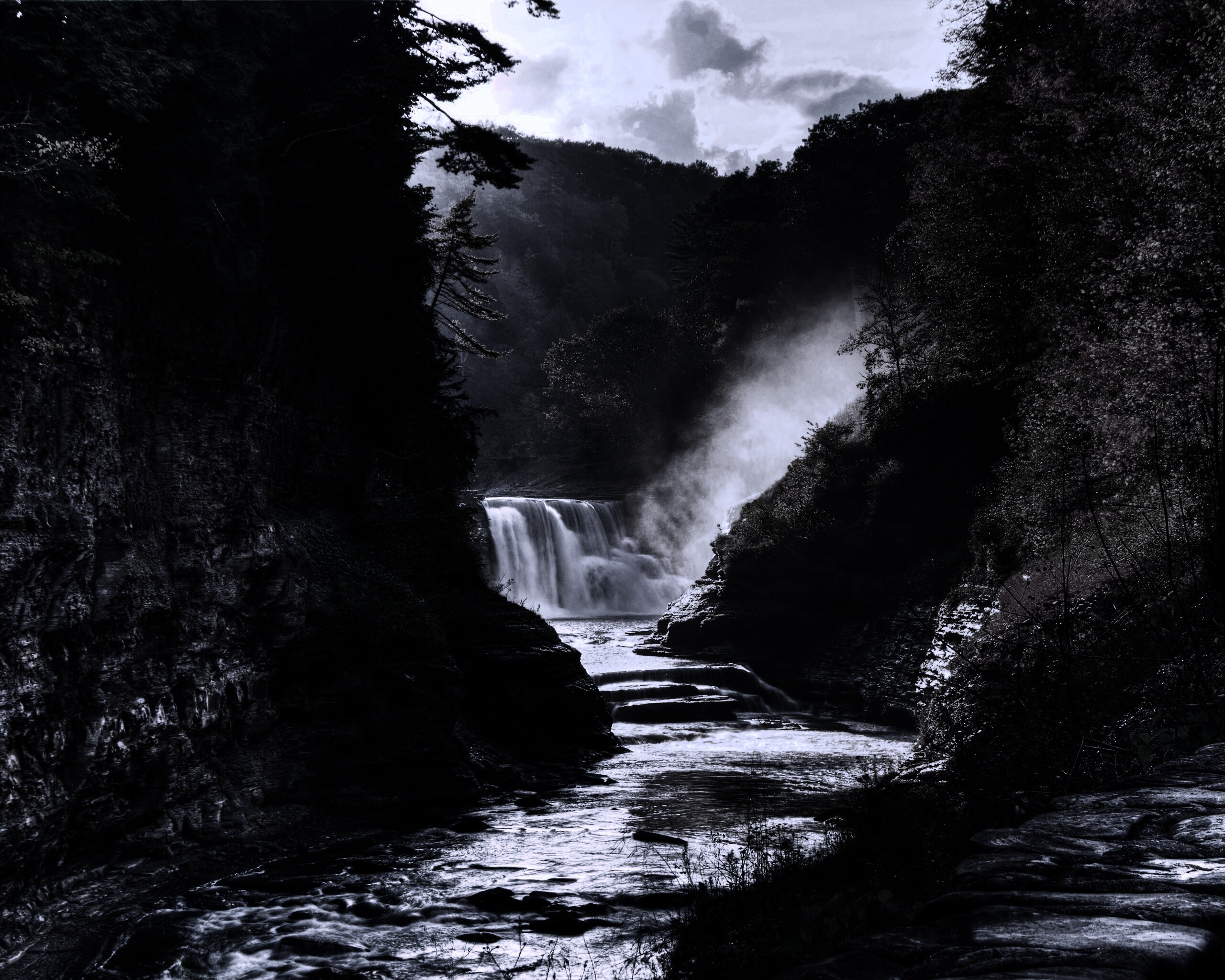 Скалистый водопад обои