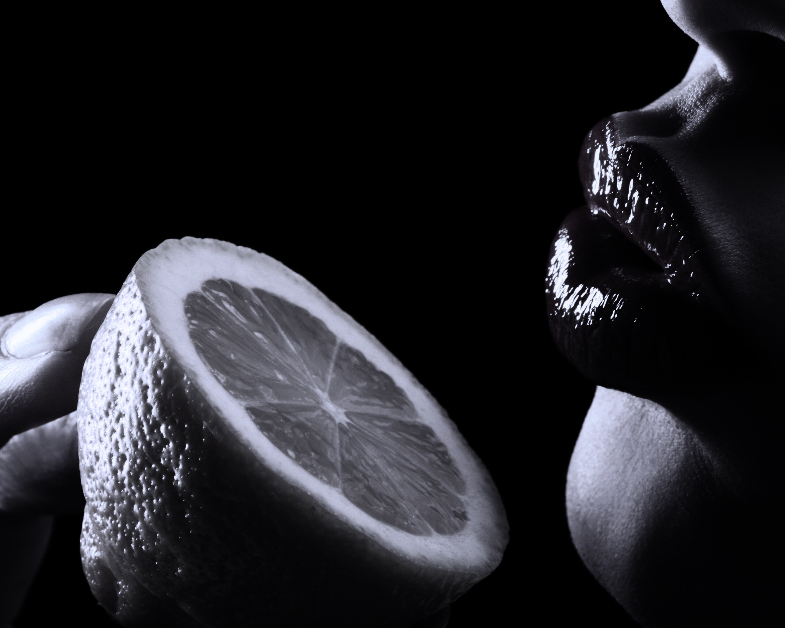 Лимон и губы обои