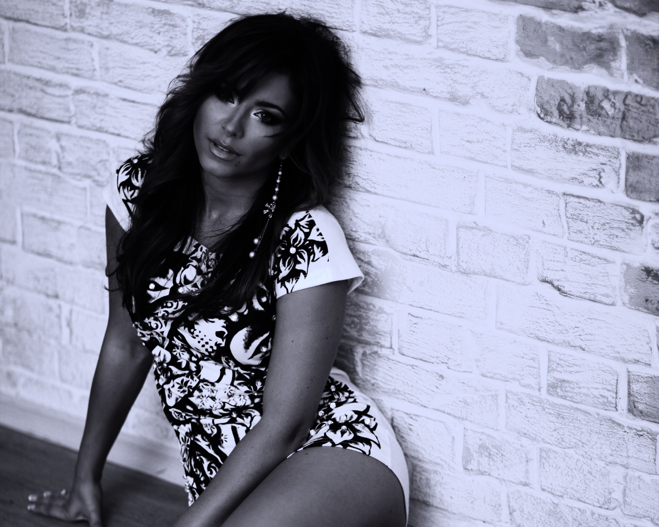 Ани Лорак на полу обои